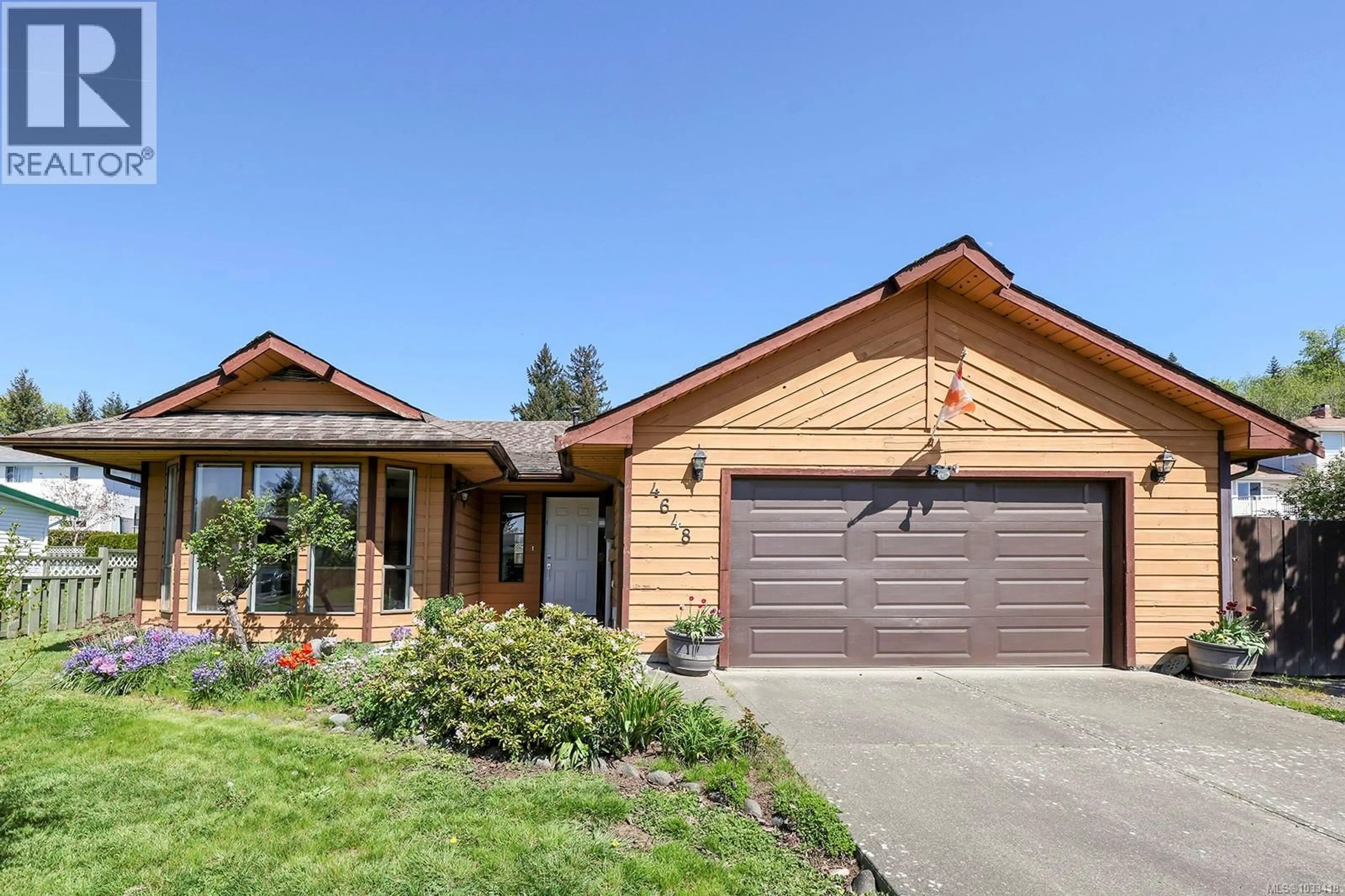 Home with vinyl exterior material, street for 4648 VALECOURT CRESCENT, Courtenay British Columbia V9N7W6