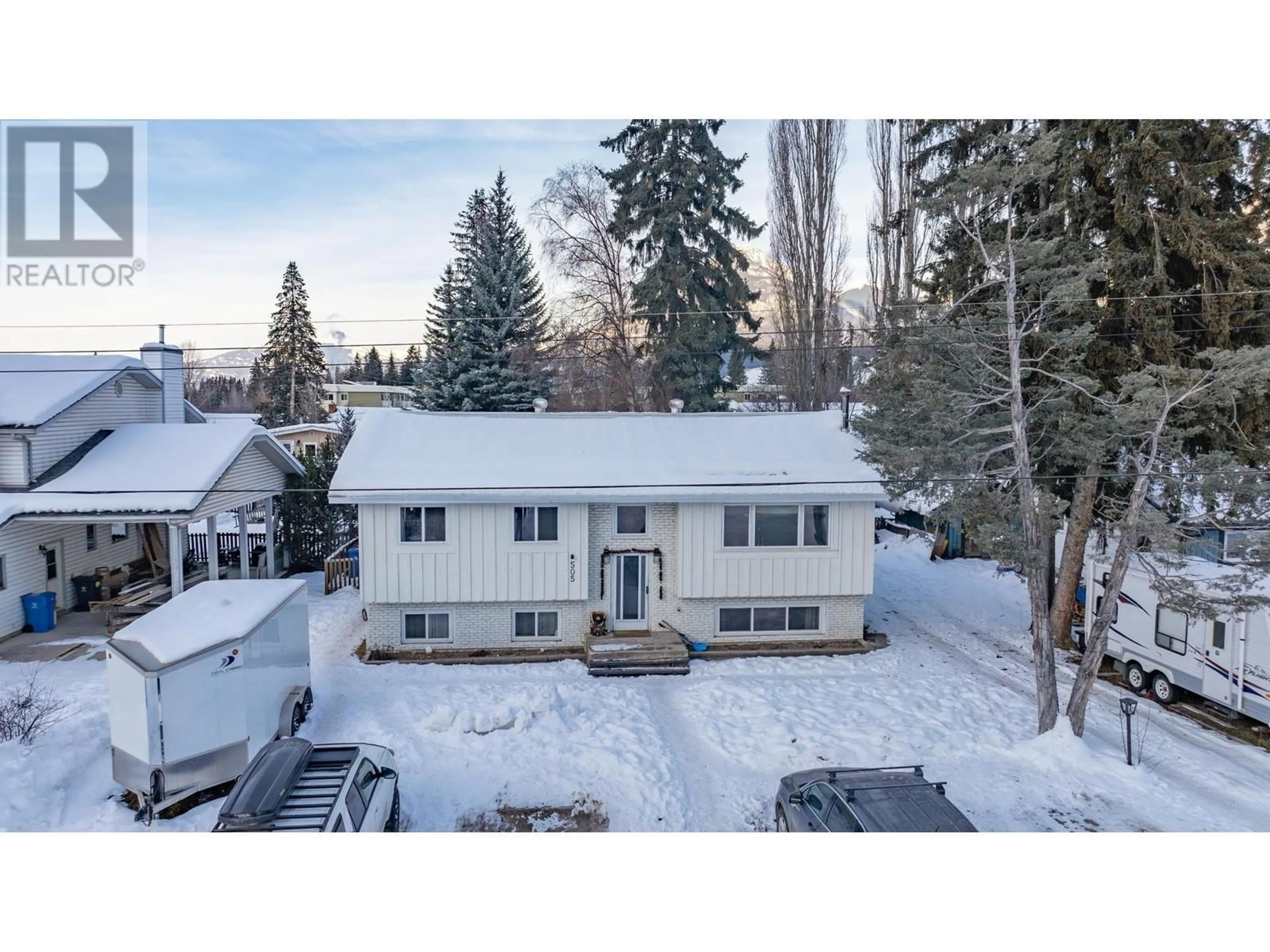 A pic from outside/outdoor area/front of a property/back of a property/a pic from drone, street for 505 6TH Street, Golden British Columbia V0A1H0