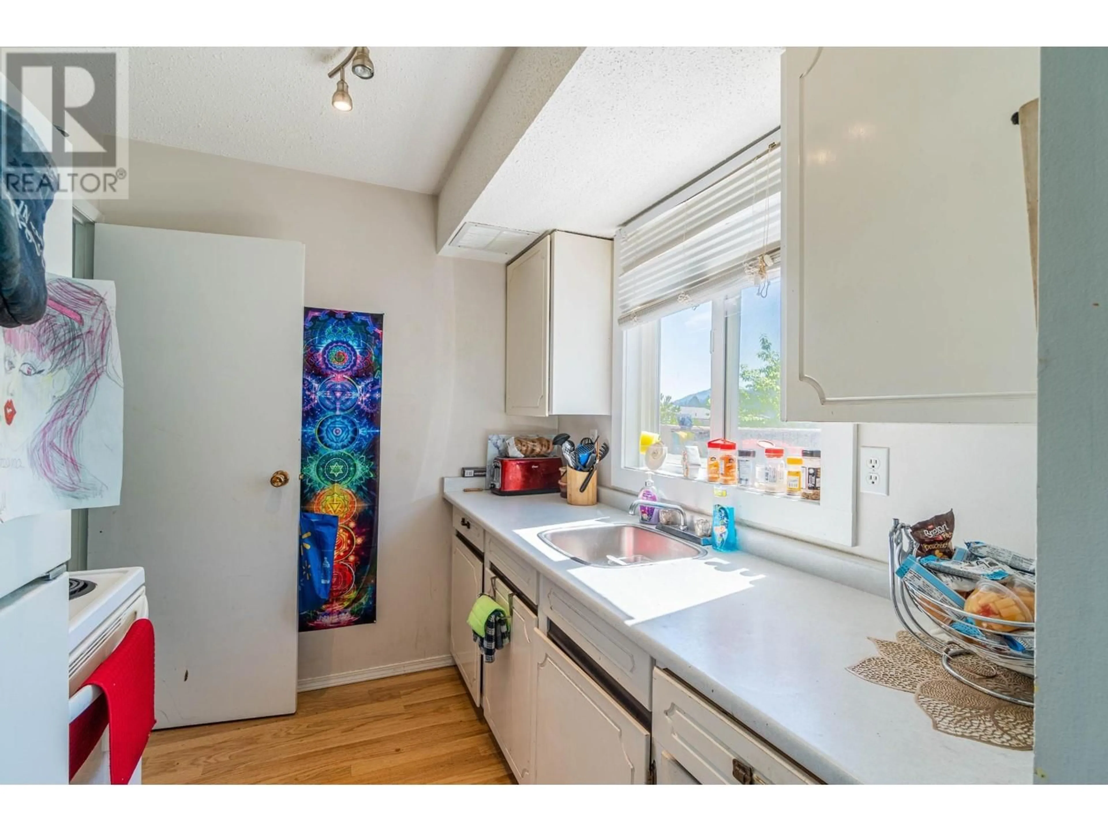 Standard kitchen, unknown for 1605 SUMMIT Drive Unit# 9, Kamloops British Columbia V2E2A5