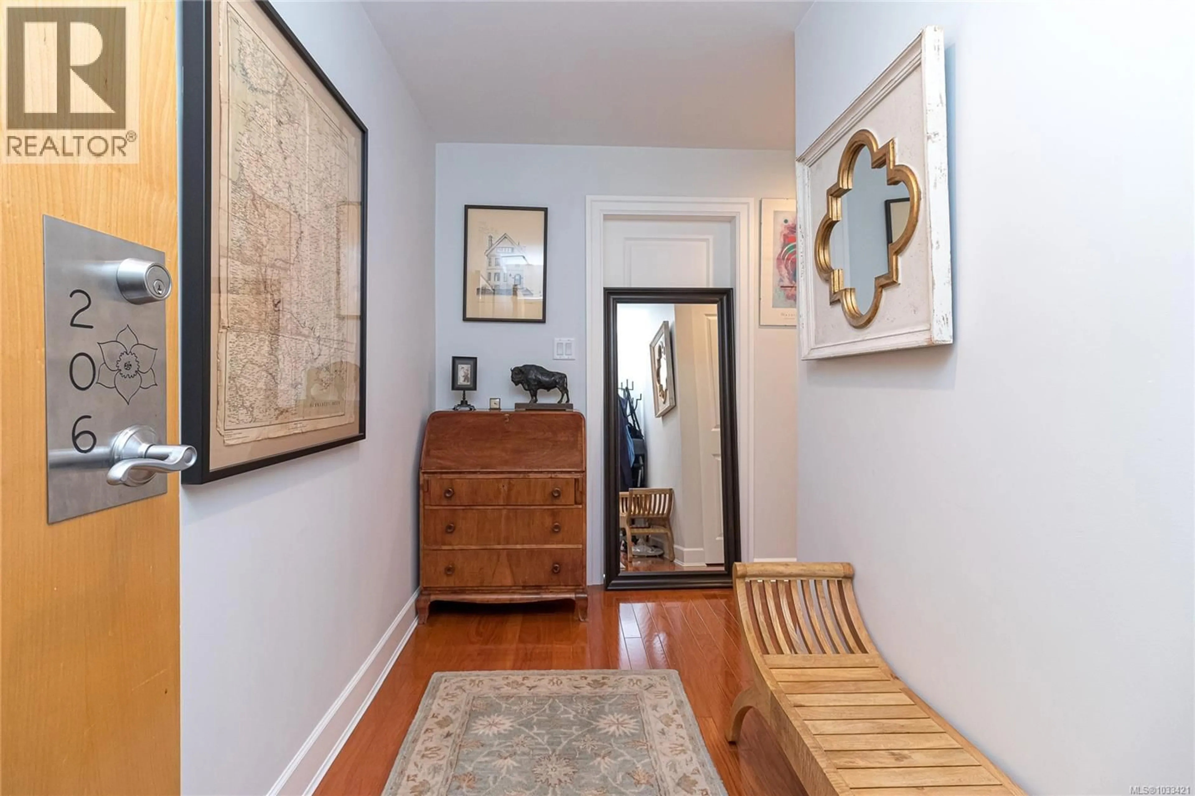 Indoor entryway for 206 - 1831 OAK BAY AVENUE, Victoria British Columbia V8R1C3