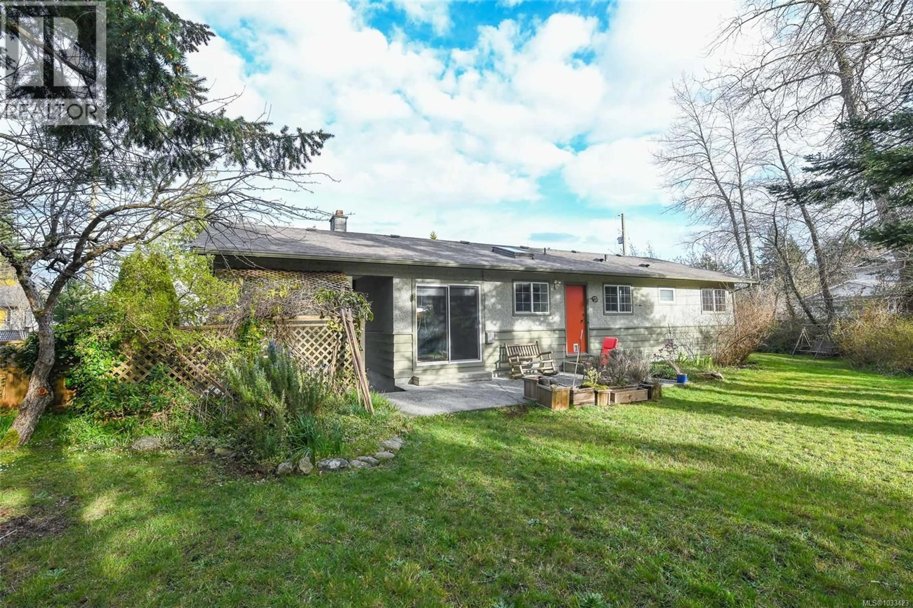 A pic from outside/outdoor area/front of a property/back of a property/a pic from drone, street for 369 DOUGLAS STREET, Comox British Columbia V9M2C6