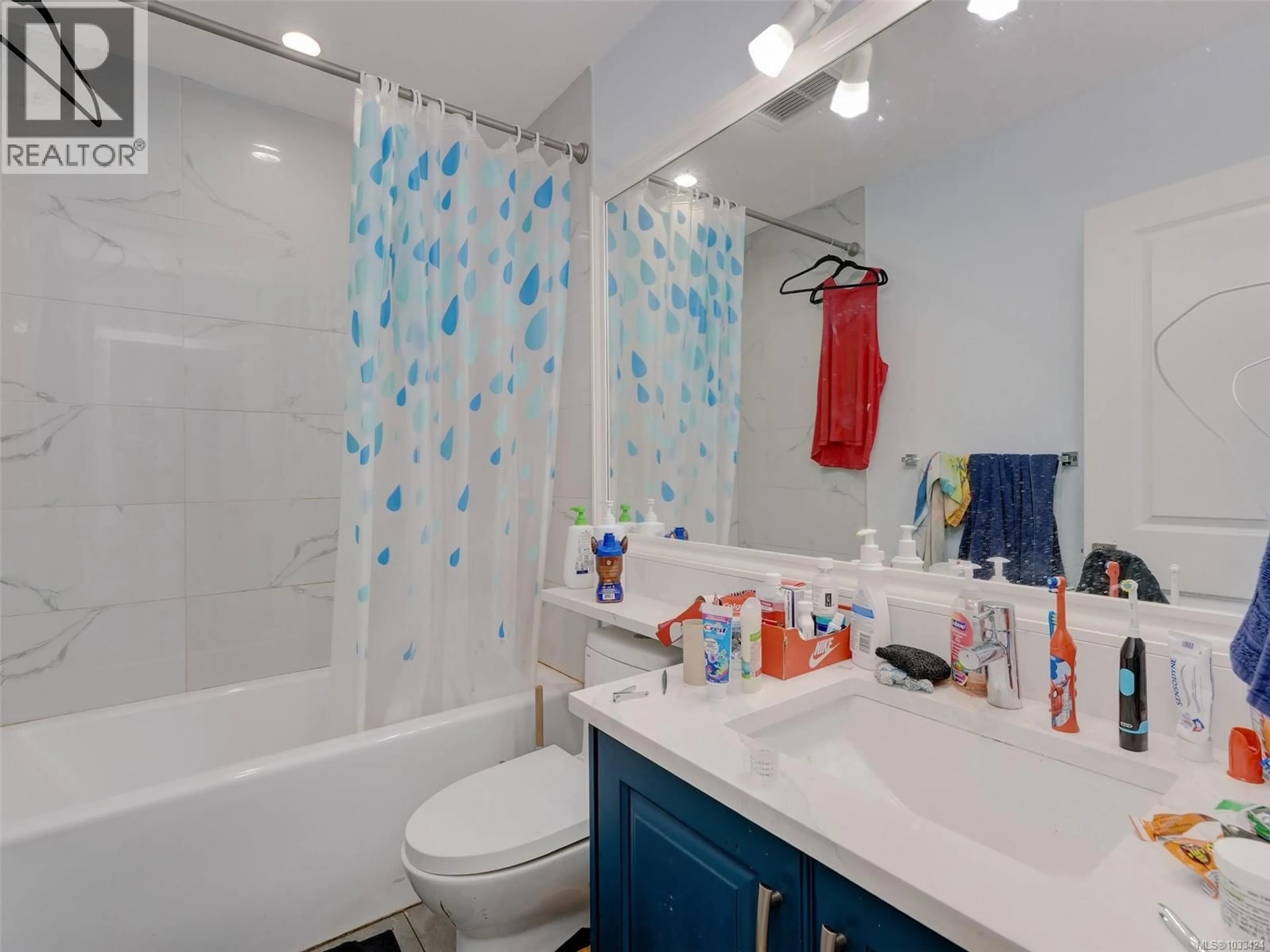 Standard bathroom, ceramic/tile floor for 102 - 3248 SHERMAN ROAD, Duncan British Columbia V9L4B4