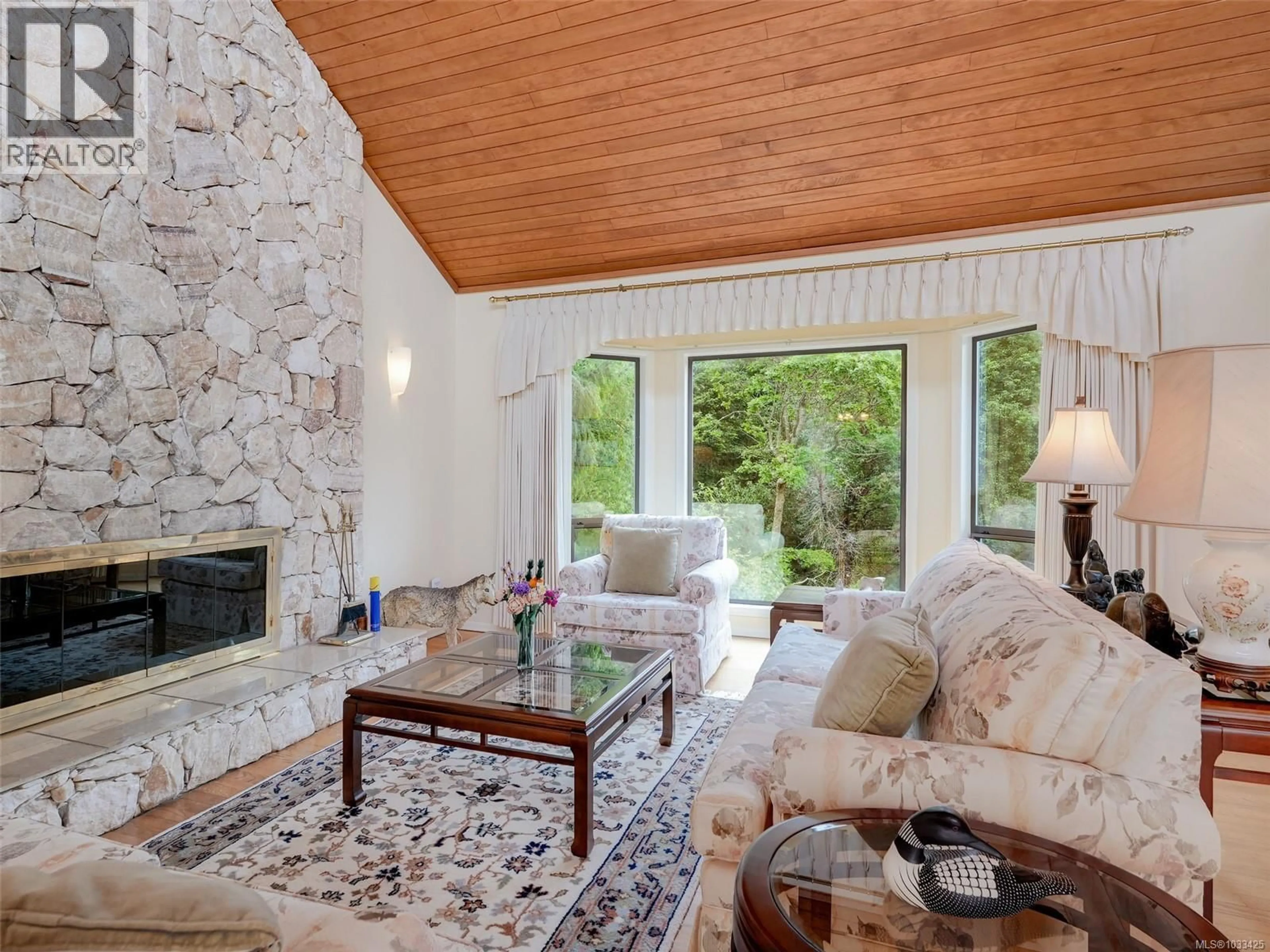 Living room with furniture, unknown for 2797 ARBUTUS ROAD, Saanich British Columbia V8N5X6