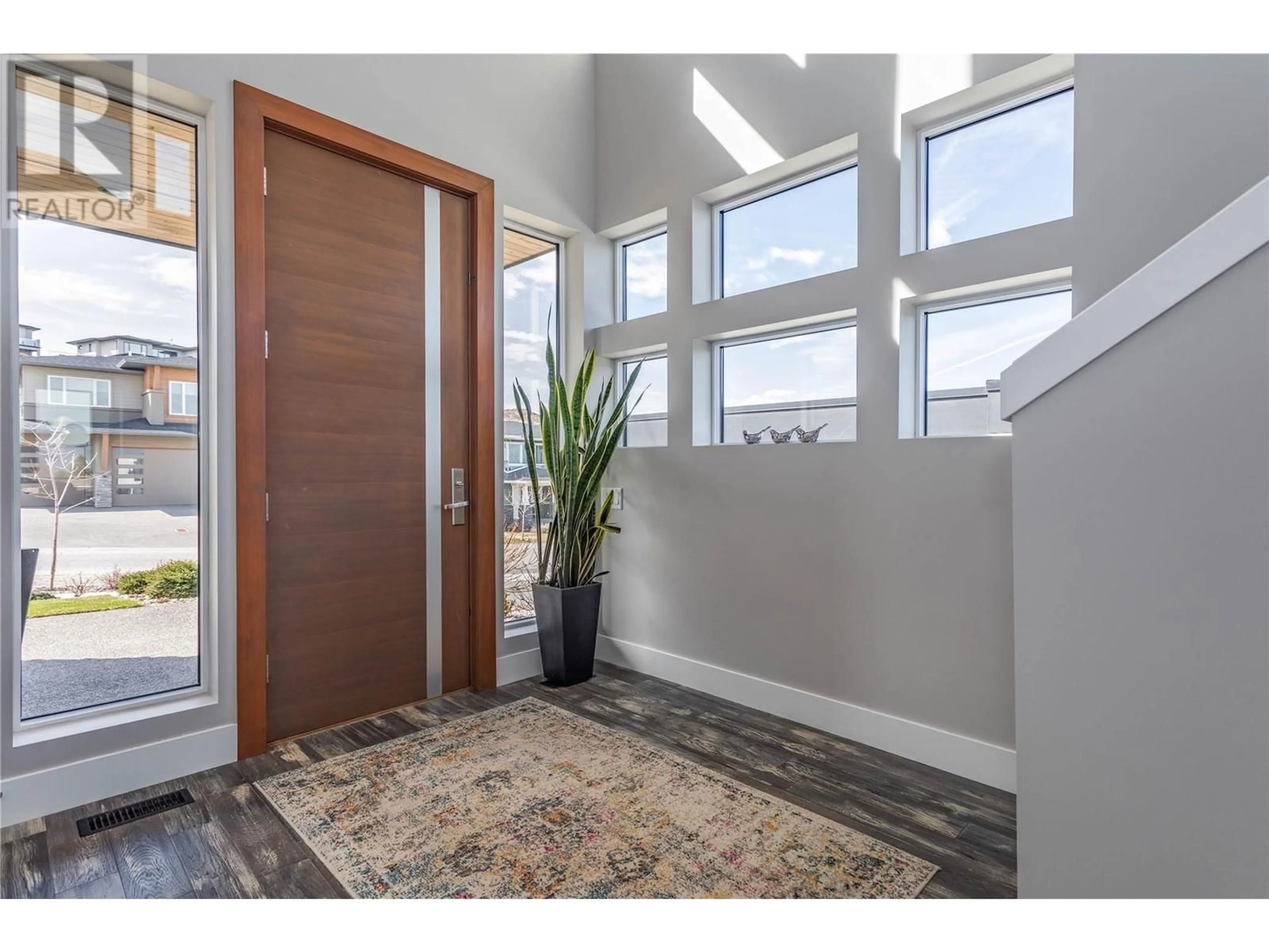 Indoor entryway for 1648 Fawn Run Drive, Kelowna British Columbia V1W5M8