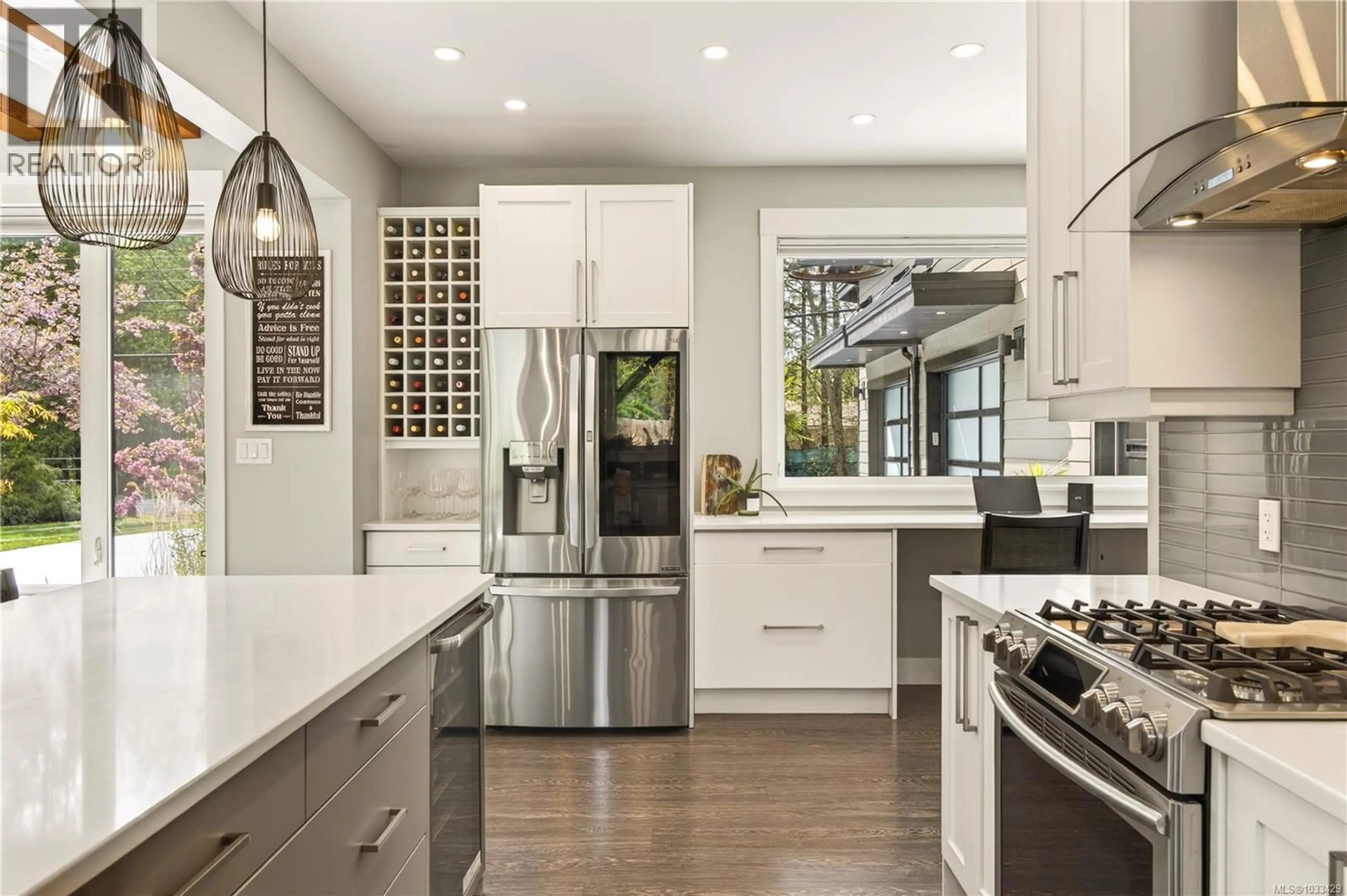 Contemporary kitchen, unknown for 221 HOLLAND ROAD, Nanaimo British Columbia V9R6W2