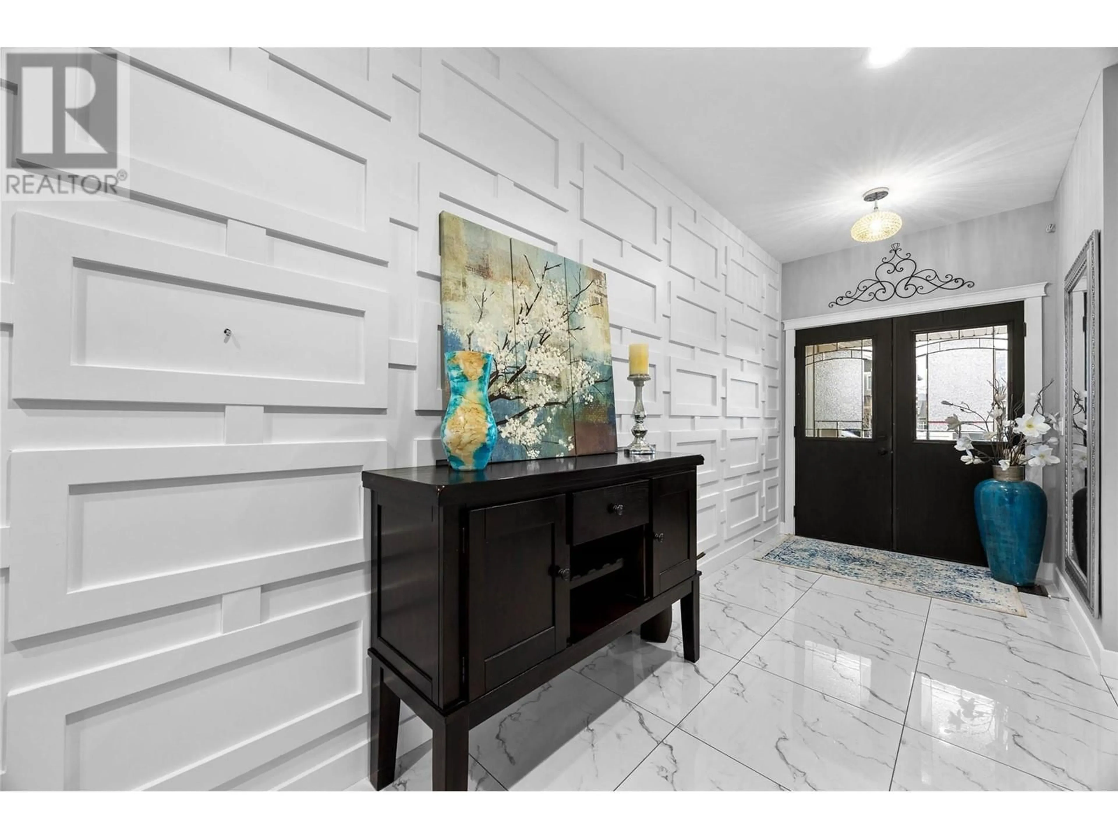 Indoor entryway for 1532 EMERALD DRIVE, Kamloops British Columbia V2E0C1