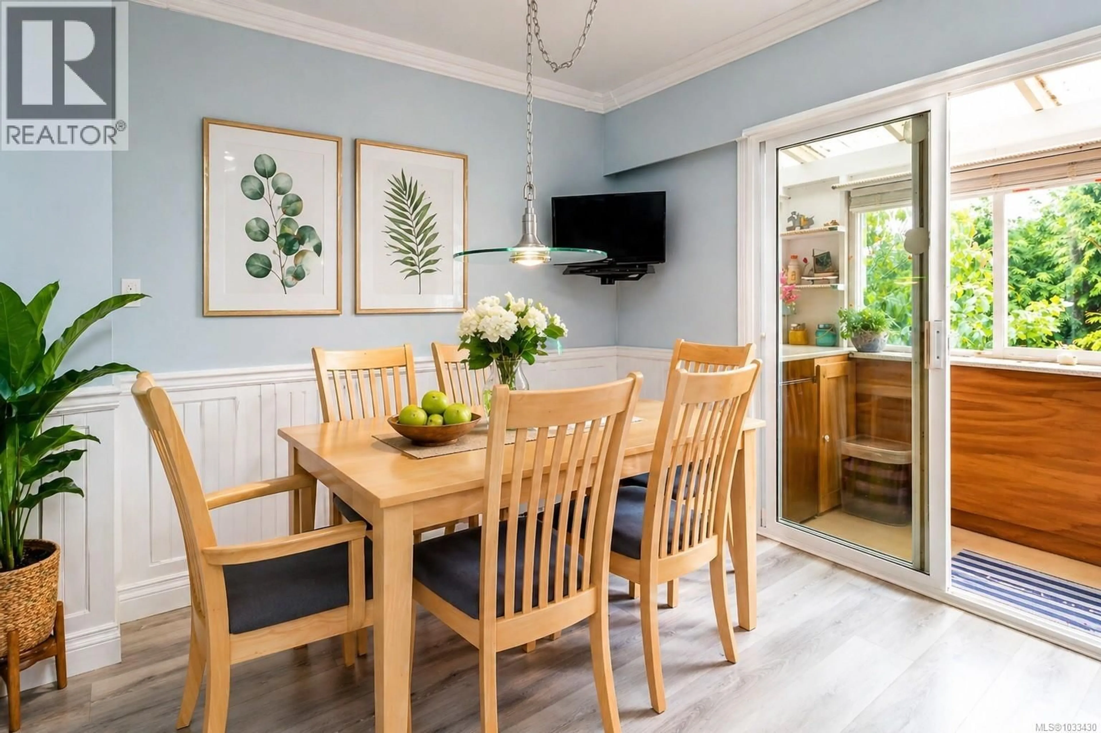 Dining room, wood/laminate floor for 3320 HICKMAN PLACE, Nanaimo British Columbia V9T3Y1