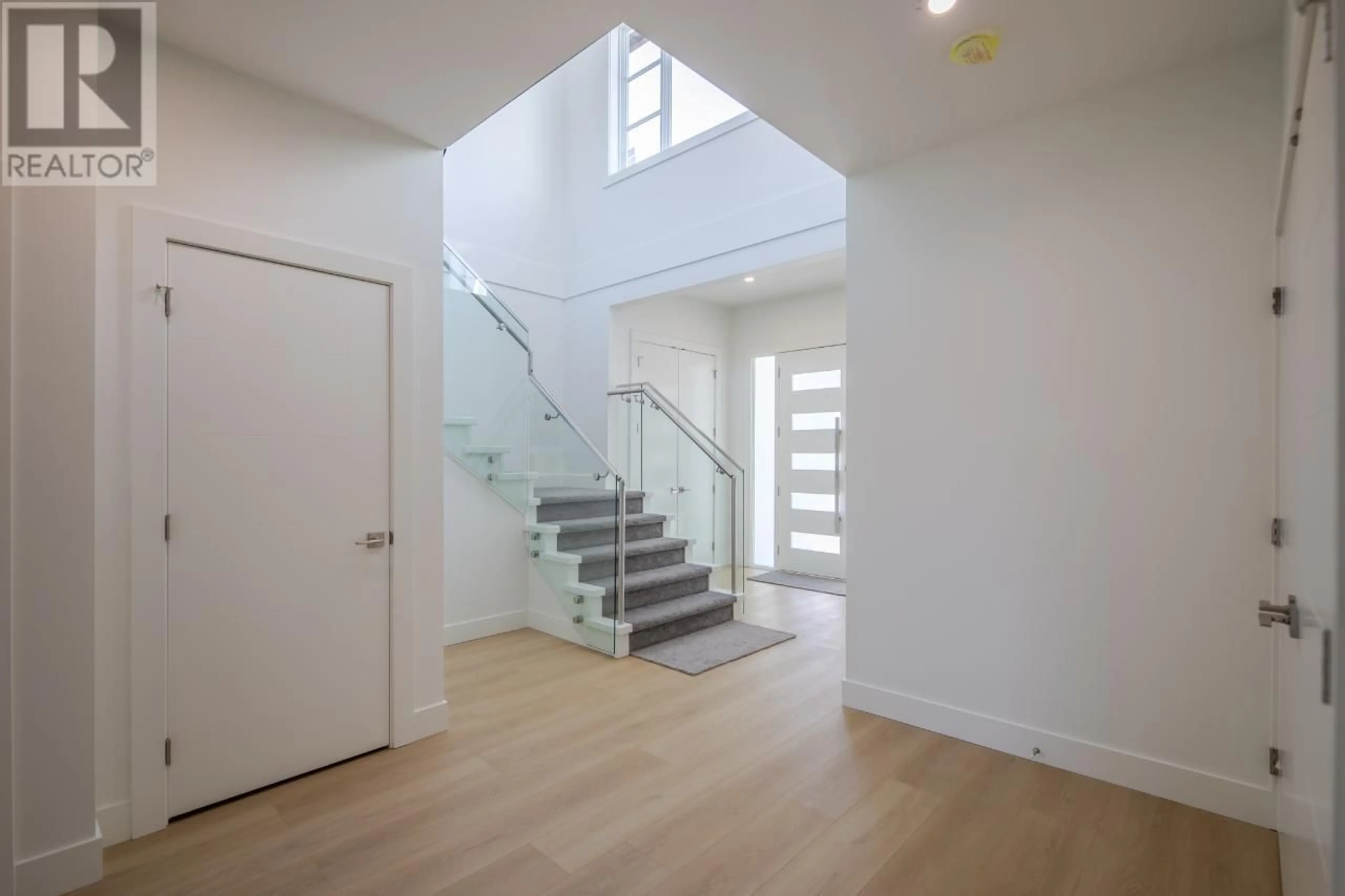 Indoor foyer for 1724 TREFFRY PLACE, Summerland British Columbia V0H1Z9