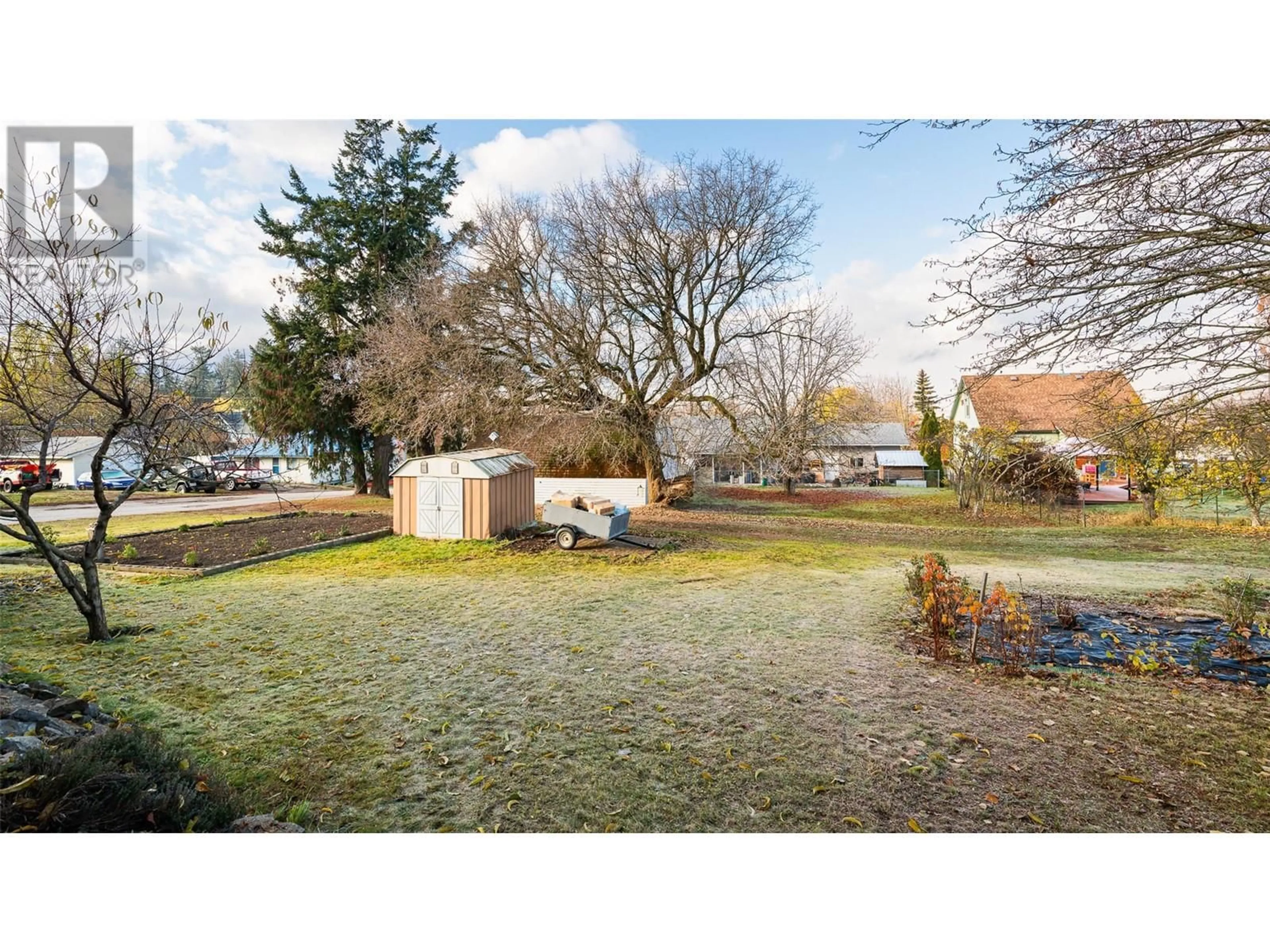 Patio, water/lake/river/ocean view for 205 5TH AVENUE NORTH, Creston British Columbia V0B1G3