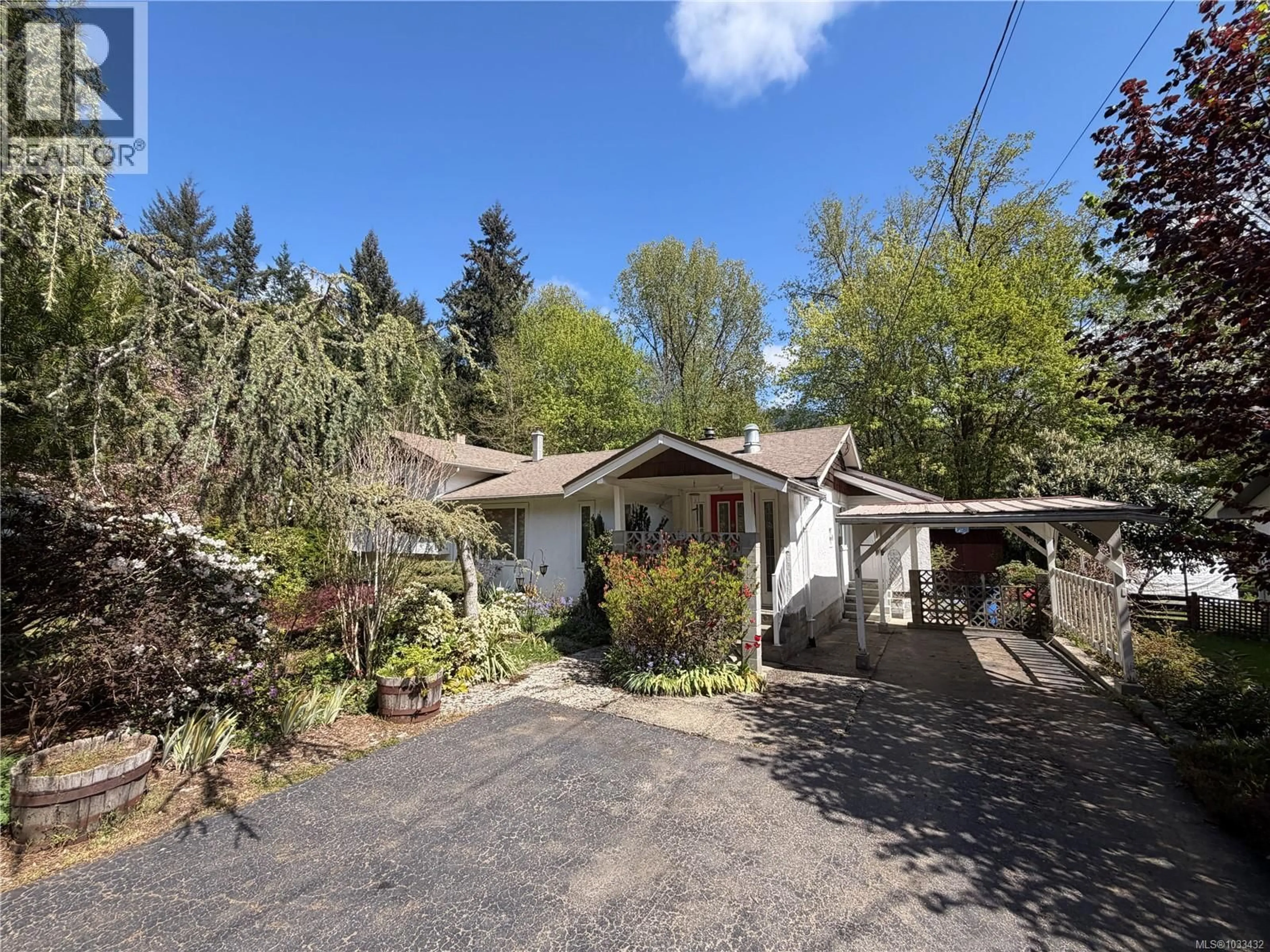 A pic from outside/outdoor area/front of a property/back of a property/a pic from drone, street for 7207 ROCKLAND ROAD, Lake Cowichan British Columbia V0R2G0