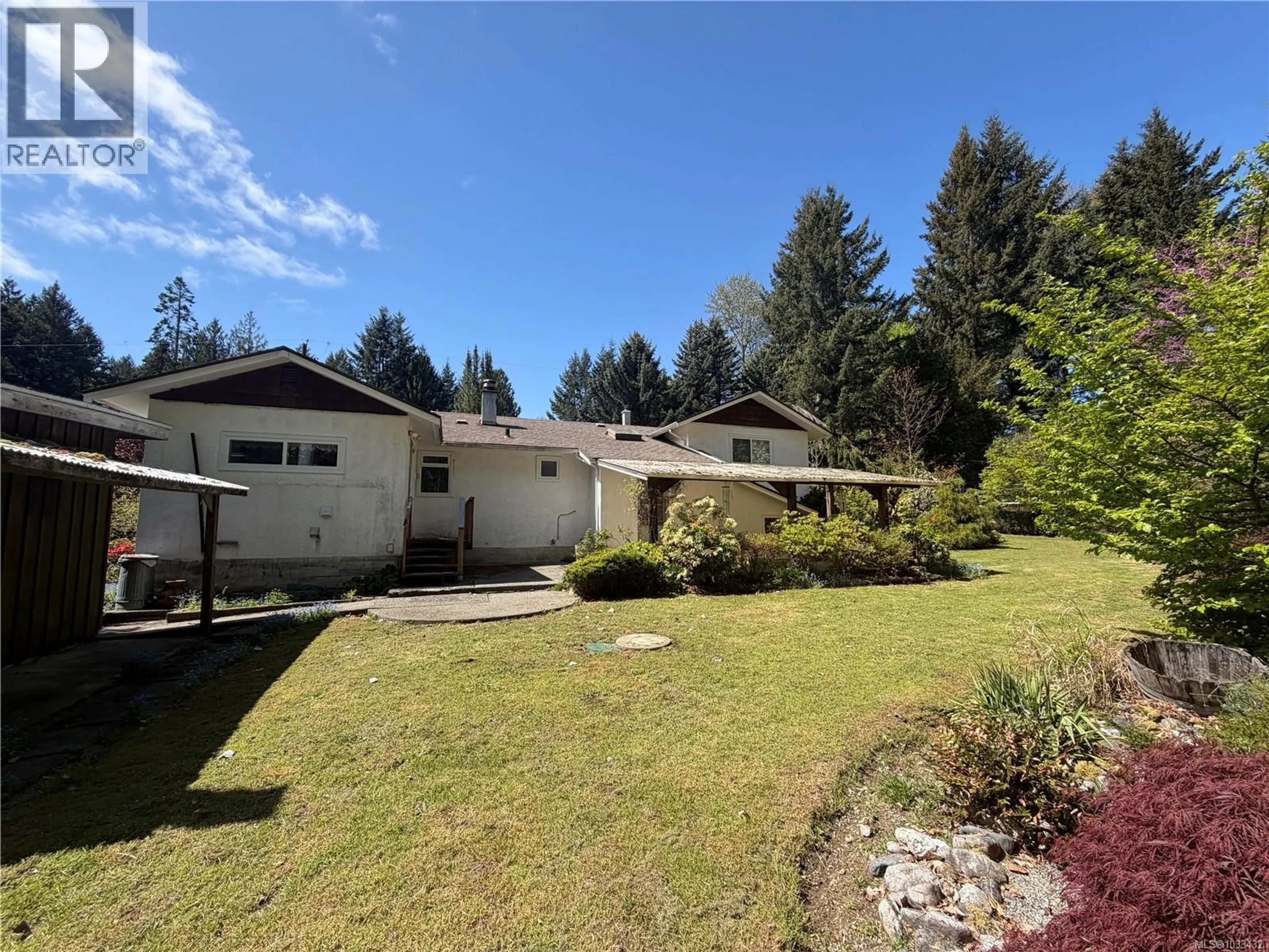 A pic from outside/outdoor area/front of a property/back of a property/a pic from drone, unknown for 7207 ROCKLAND ROAD, Lake Cowichan British Columbia V0R2G0