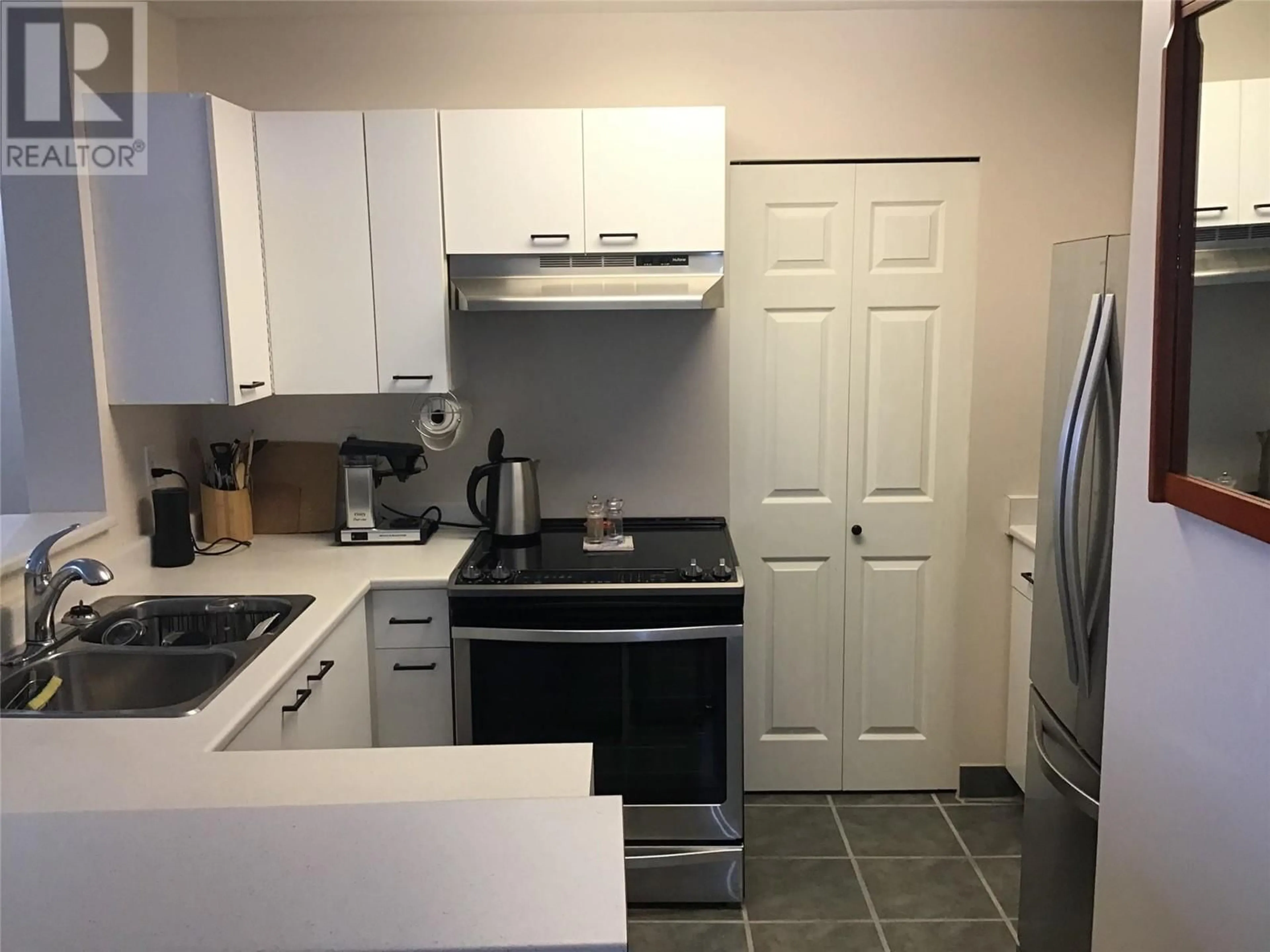 Standard kitchen, unknown for 603 - 629 LANSDOWNE STREET, Kamloops British Columbia V2C1Y6