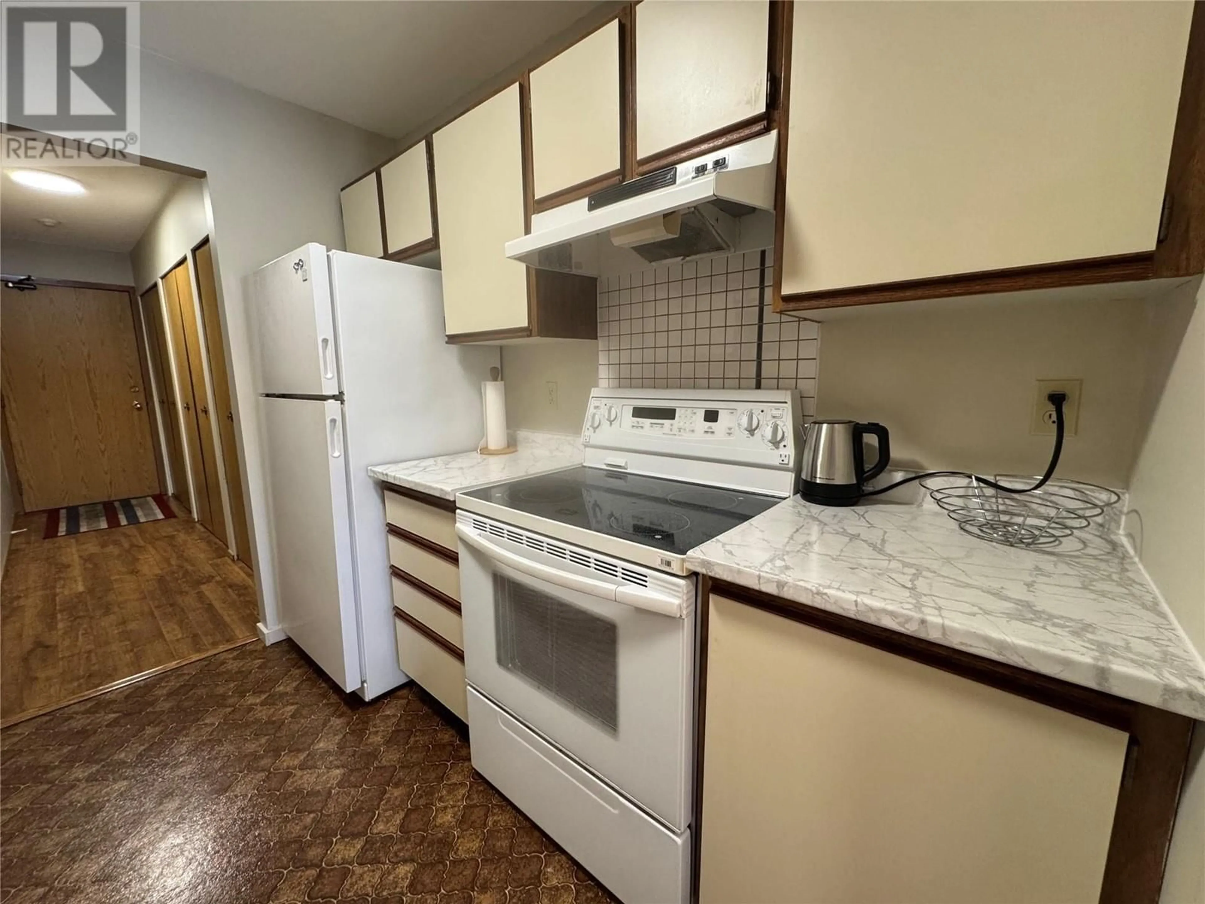 Standard kitchen, unknown for 101 - 320 NORTHGATE OTHER, Tumbler Ridge British Columbia V0C2W0