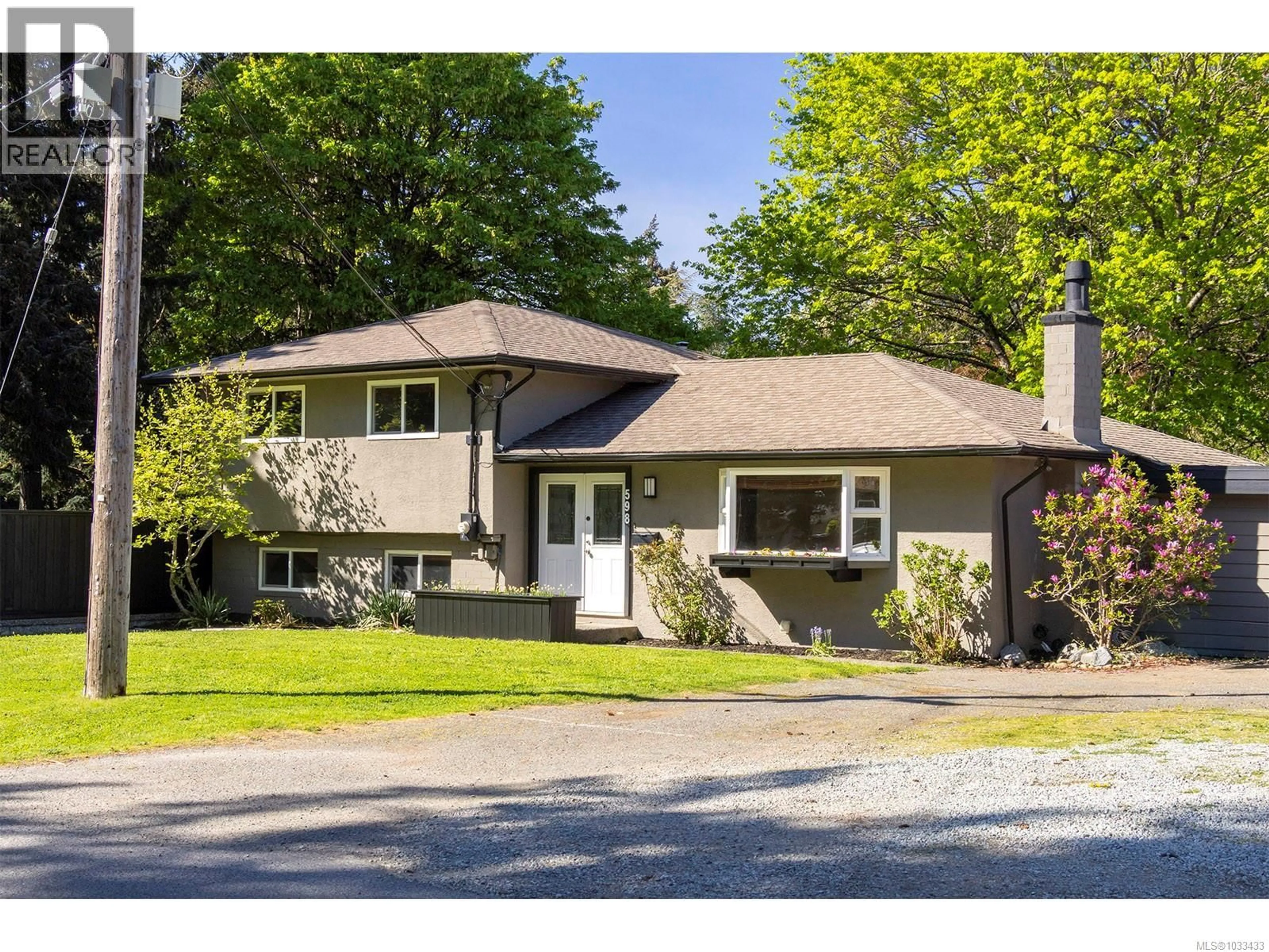 Home with vinyl exterior material, street for 598 CEDARCREST DRIVE, Colwood British Columbia V9C1M3