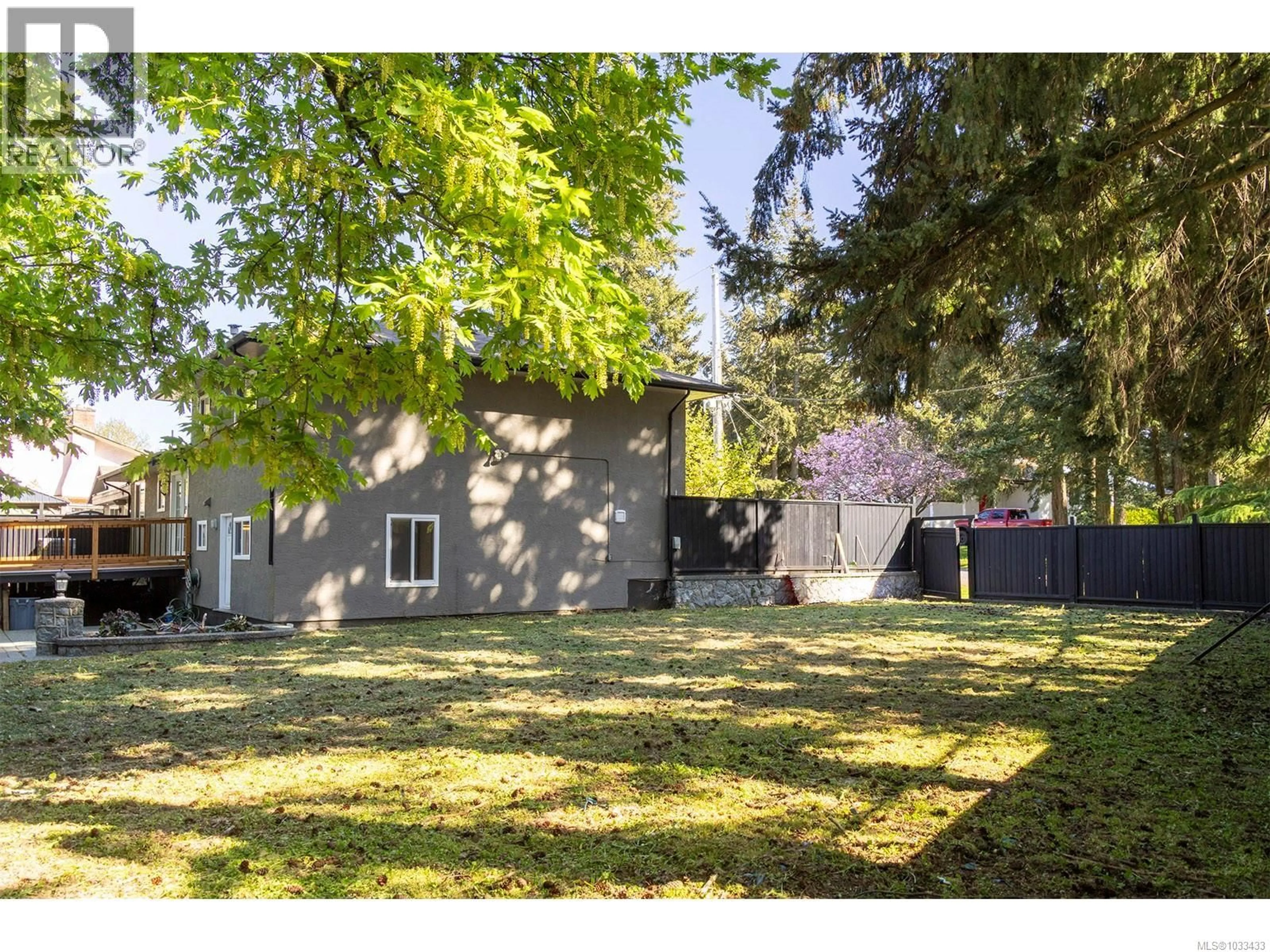 A pic from outside/outdoor area/front of a property/back of a property/a pic from drone, street for 598 CEDARCREST DRIVE, Colwood British Columbia V9C1M3