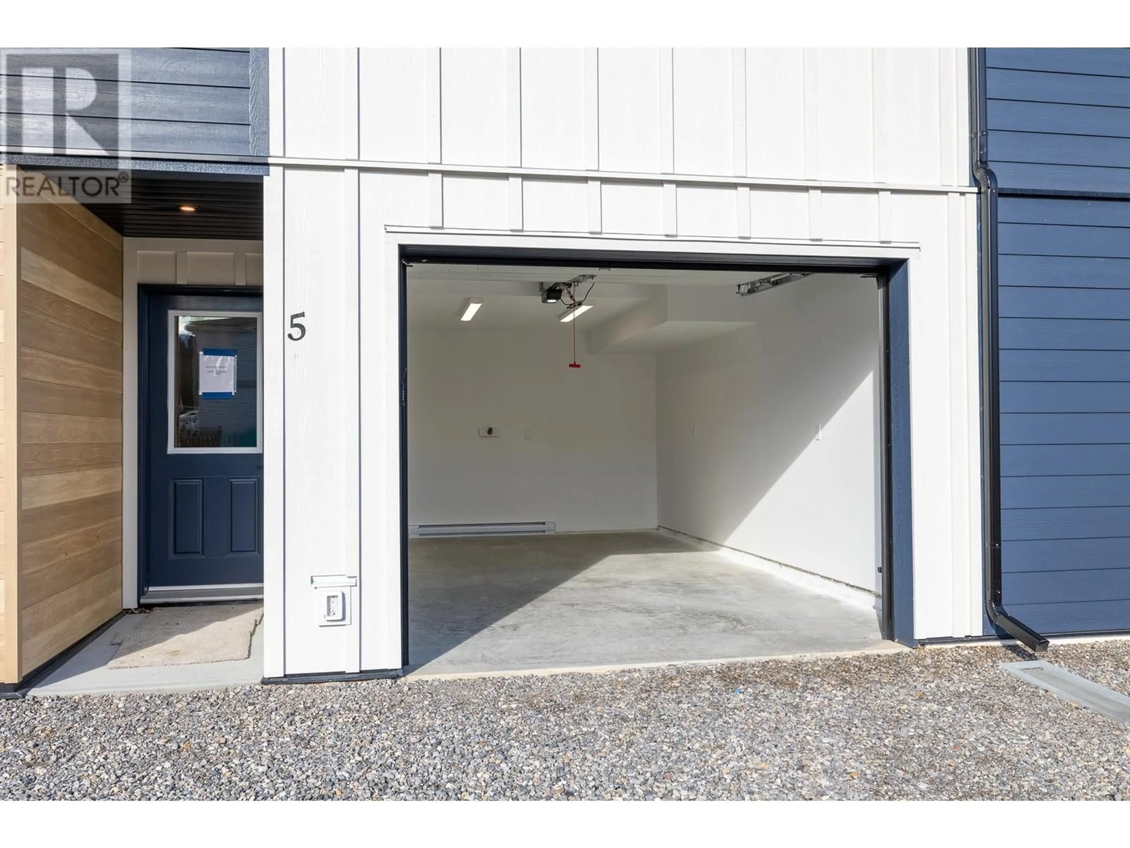 Indoor garage for 1311 Westside Park Drive Unit# 5, Invermere British Columbia V0A1K4