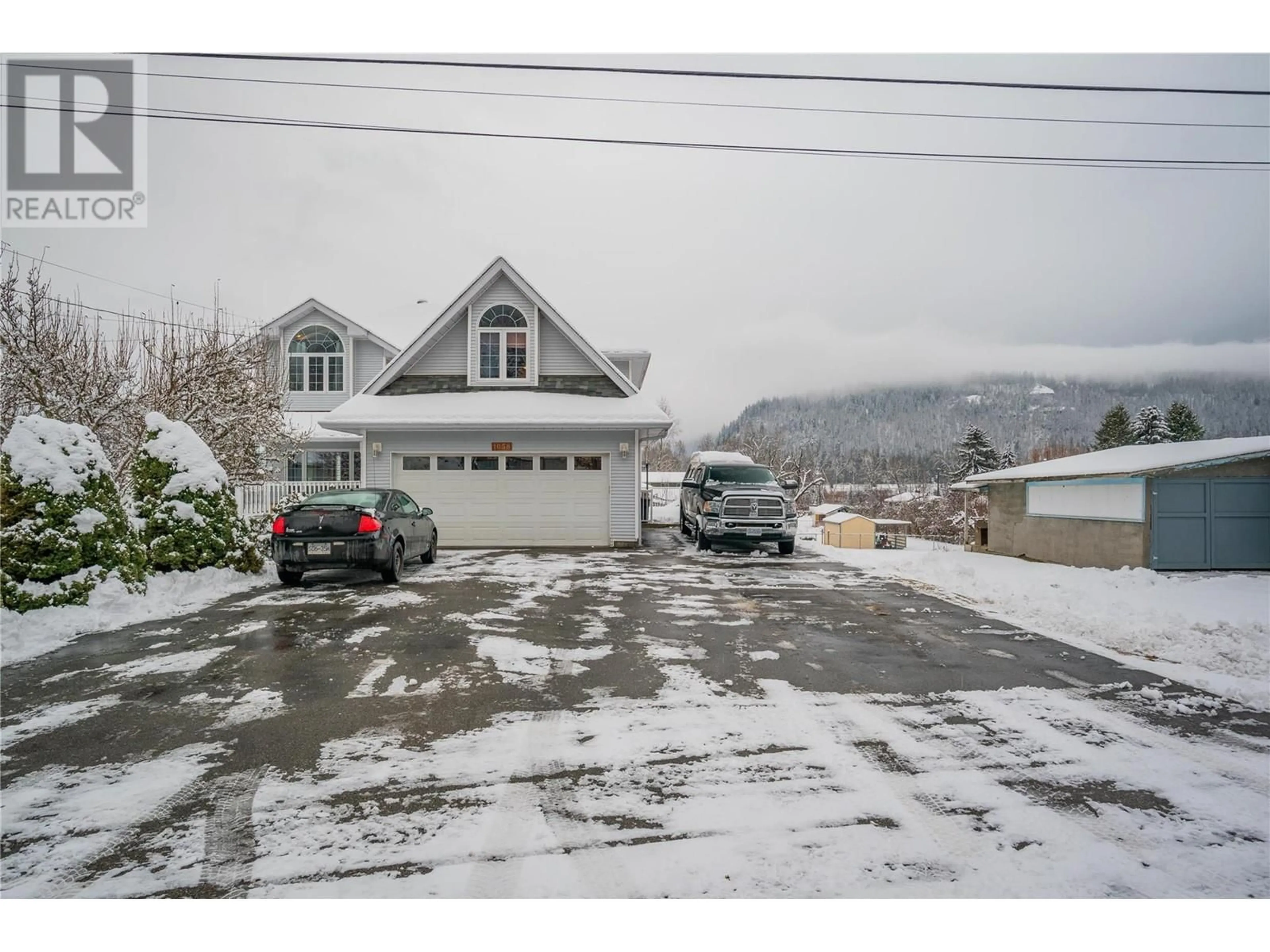 Indoor garage for 1058 REDBIRCH Road, Castlegar British Columbia V1N4T9