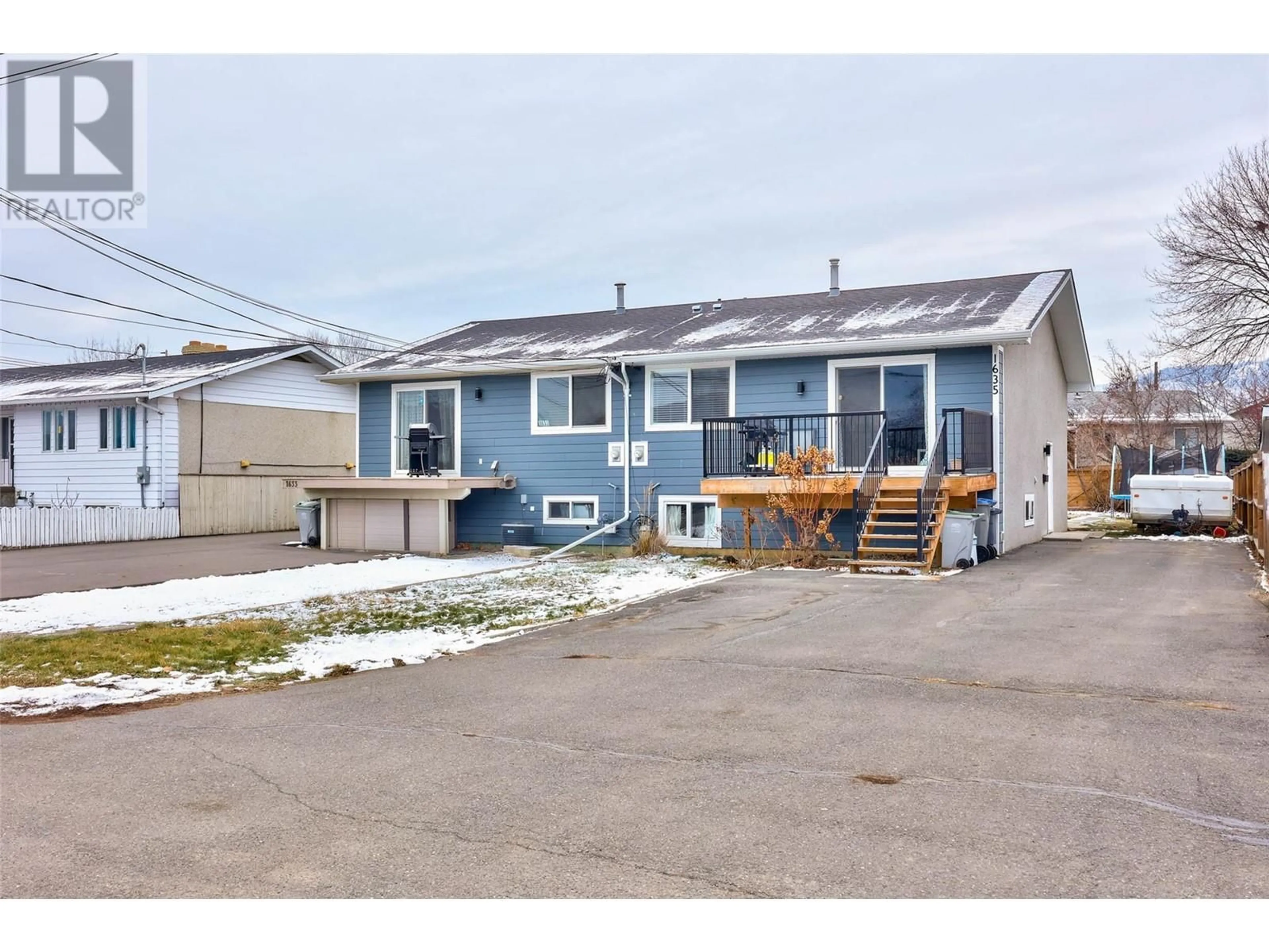 A pic from outside/outdoor area/front of a property/back of a property/a pic from drone, street for 1635 GREENFIELD Avenue, Kamloops British Columbia V2B4N4