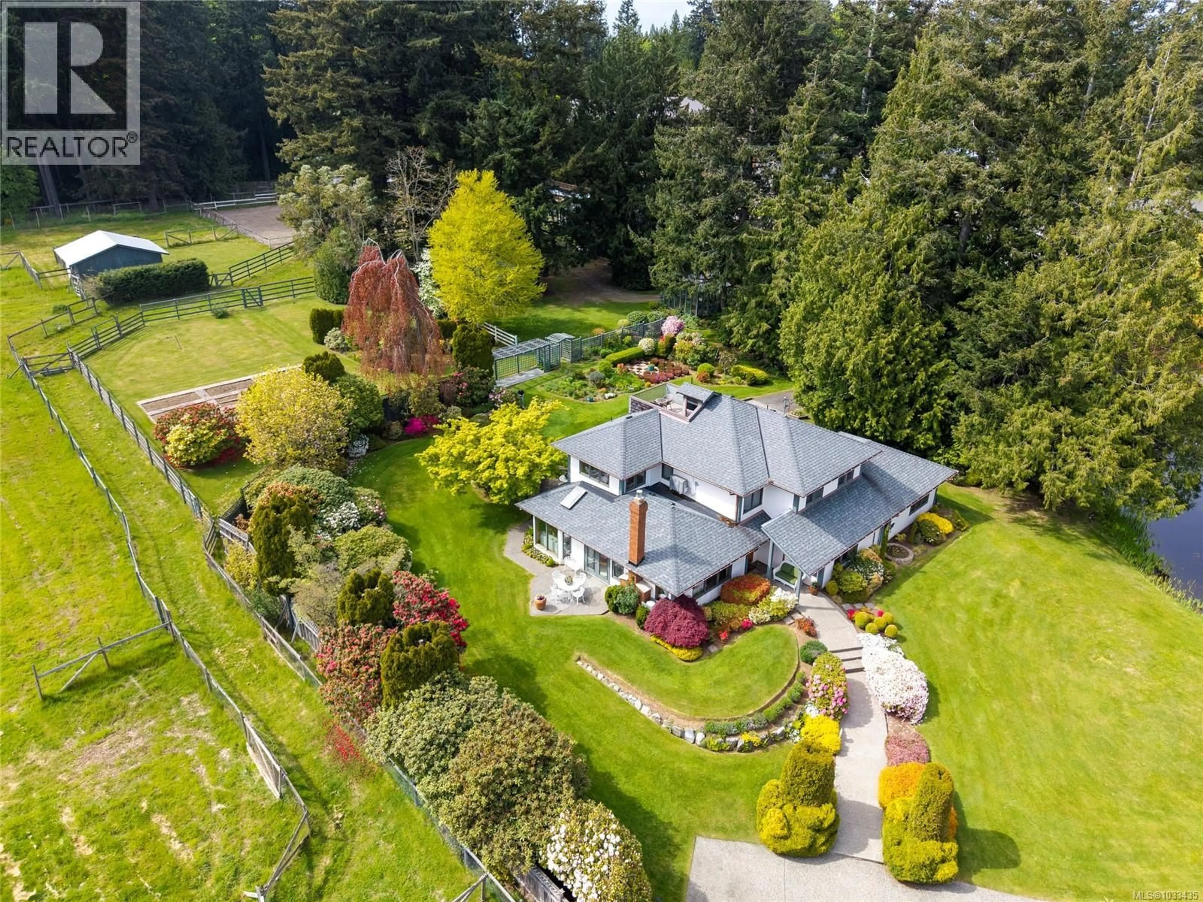 A pic from outside/outdoor area/front of a property/back of a property/a pic from drone, unknown for 6412 BRYN ROAD, Central Saanich British Columbia V8M1X6