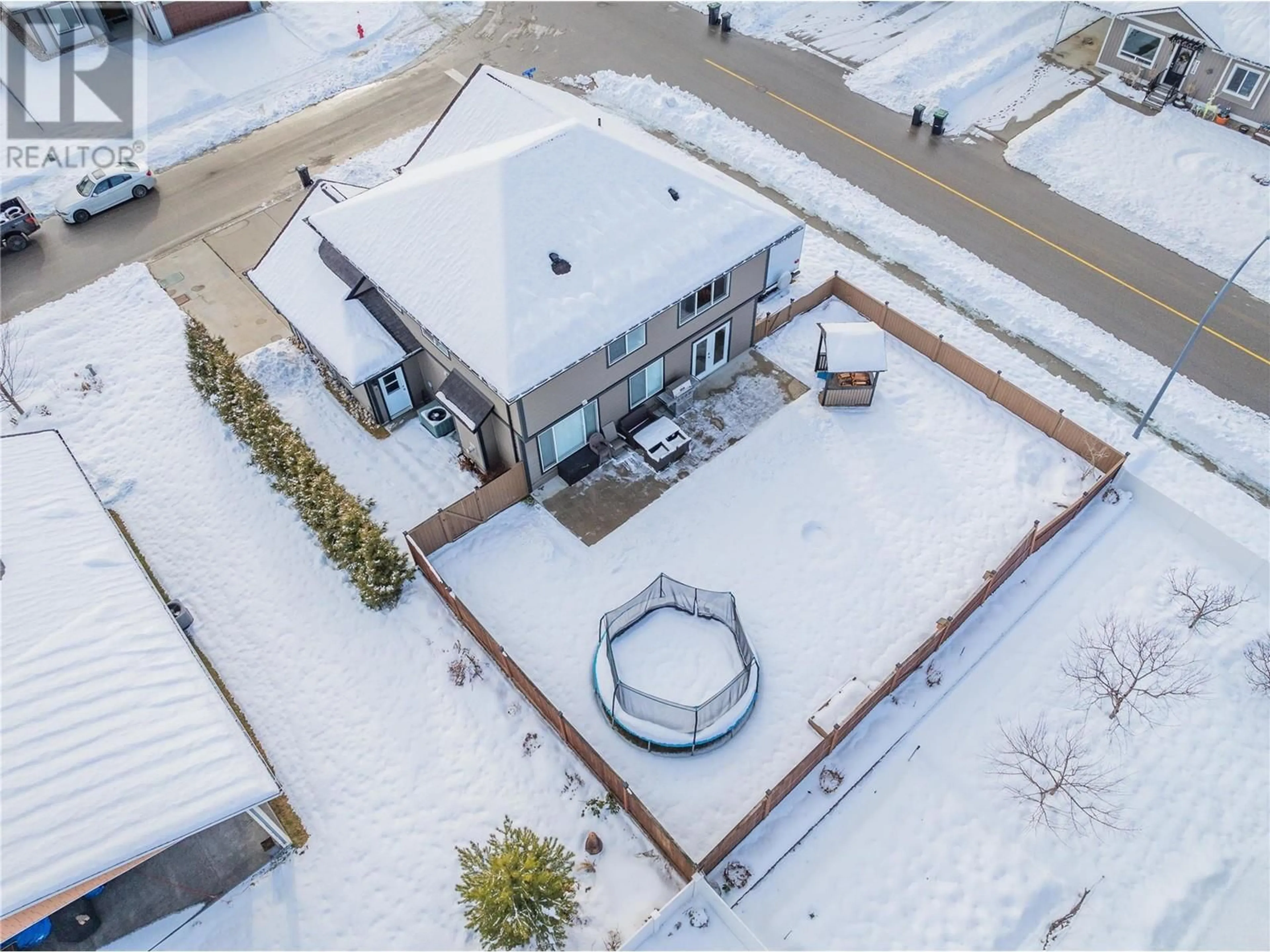 A pic from outside/outdoor area/front of a property/back of a property/a pic from drone, street for 1537 ROSEWOOD Lane, Castlegar British Columbia V1N4X7