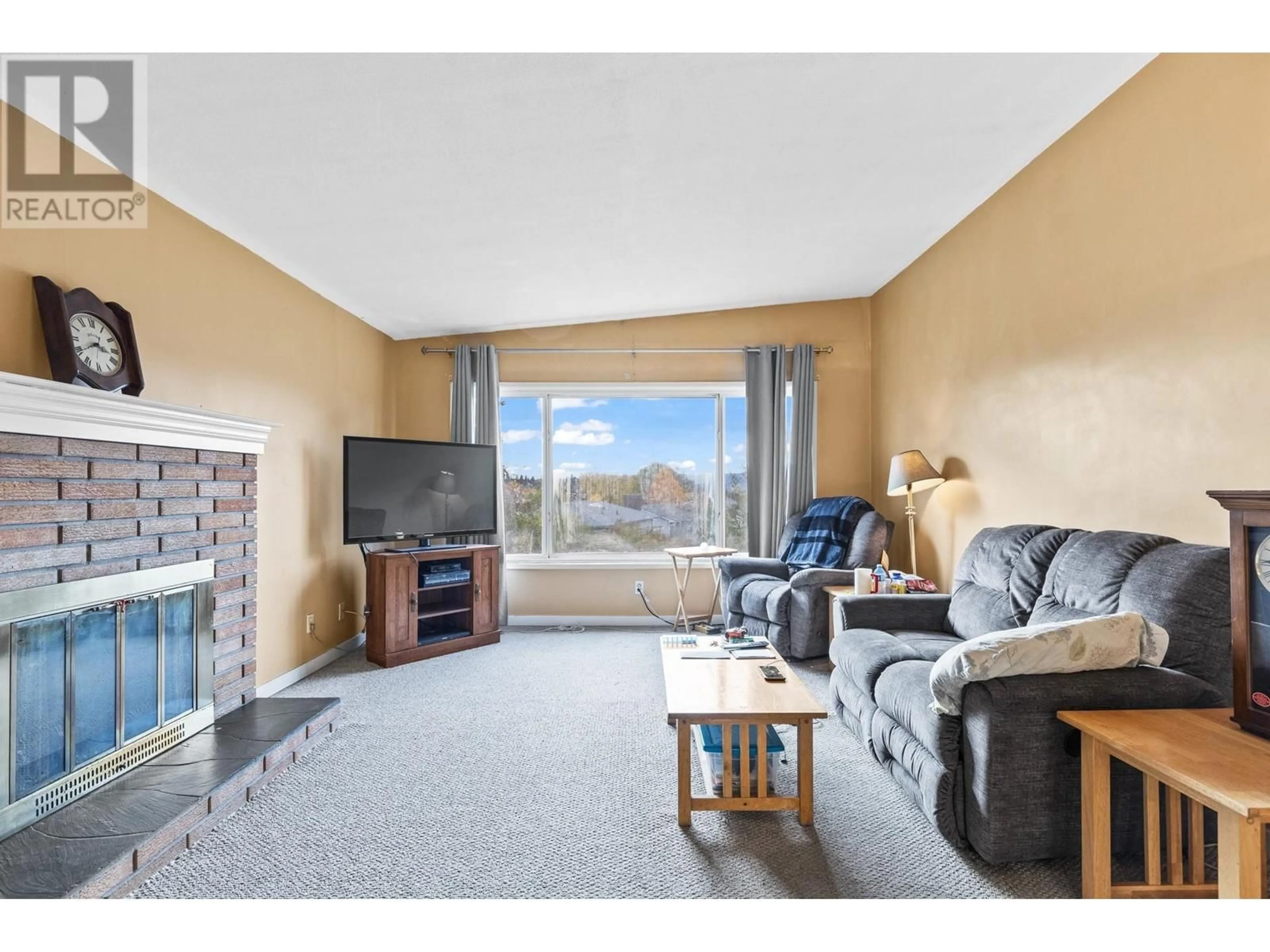 Living room with furniture, unknown for 605 DELL ROAD, Kelowna British Columbia V1X3P7