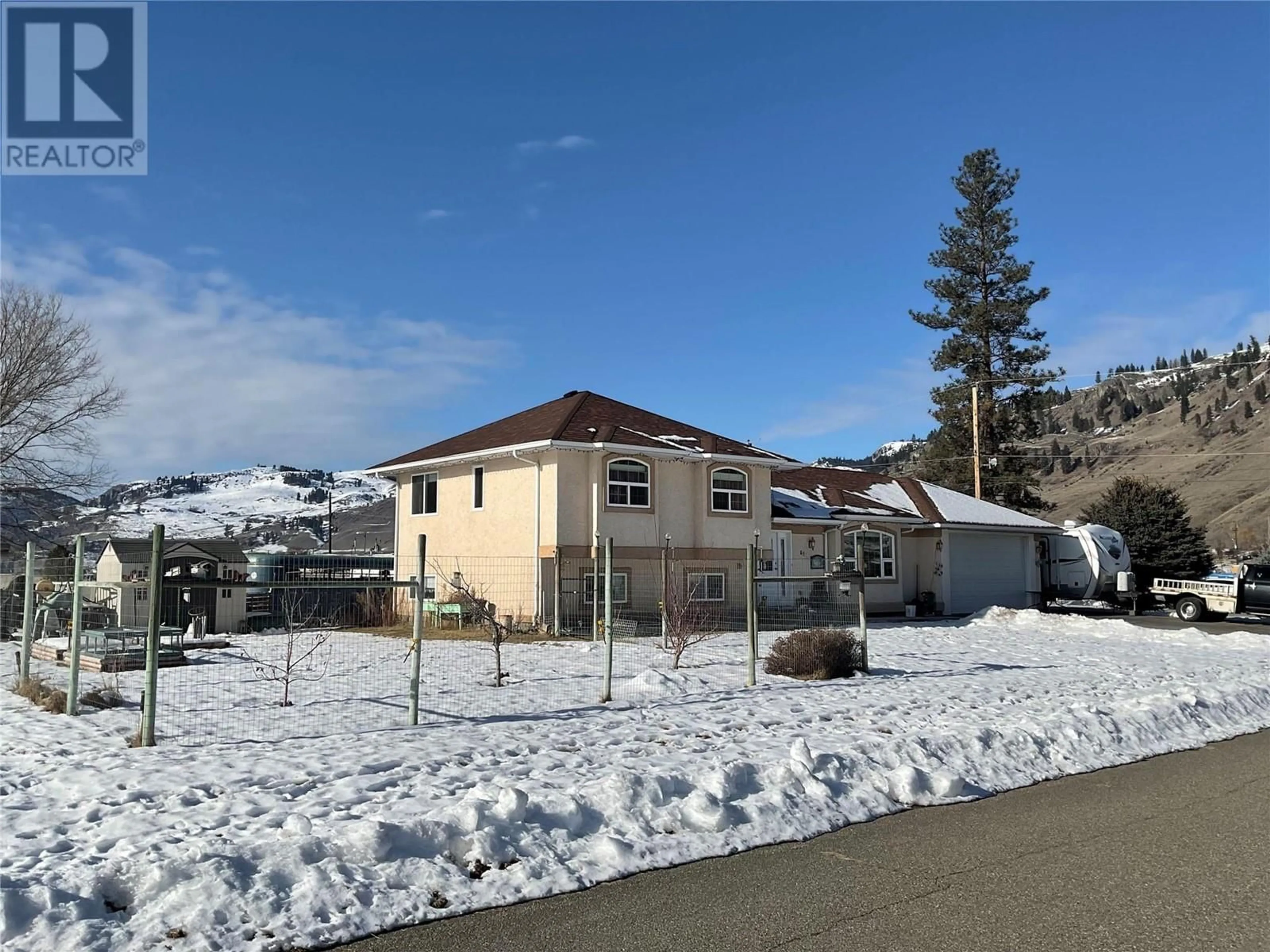 A pic from outside/outdoor area/front of a property/back of a property/a pic from drone, mountain view for 681 DAWSON Street, Midway British Columbia V0H1M0