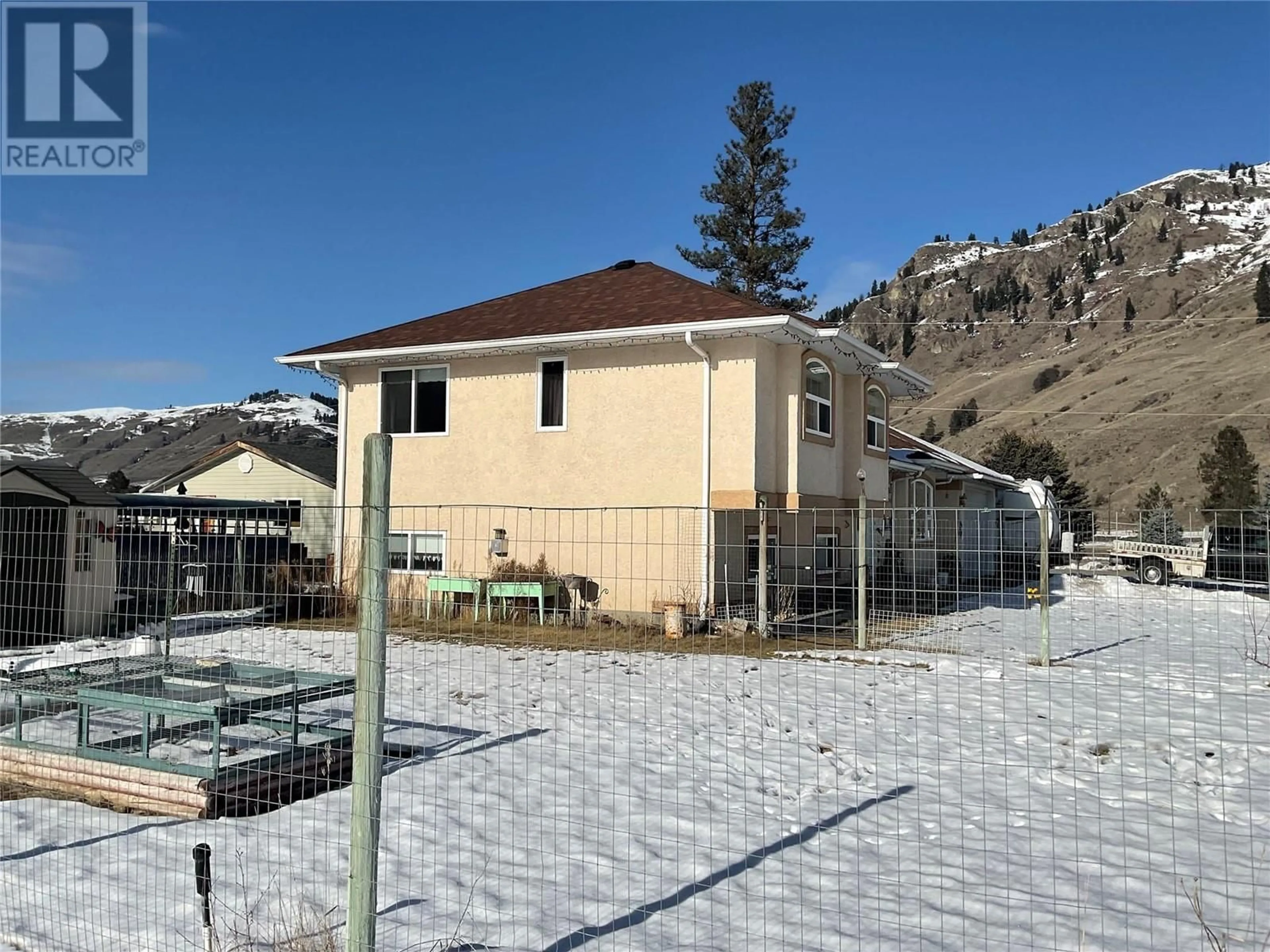 Patio, mountain view for 681 DAWSON Street, Midway British Columbia V0H1M0