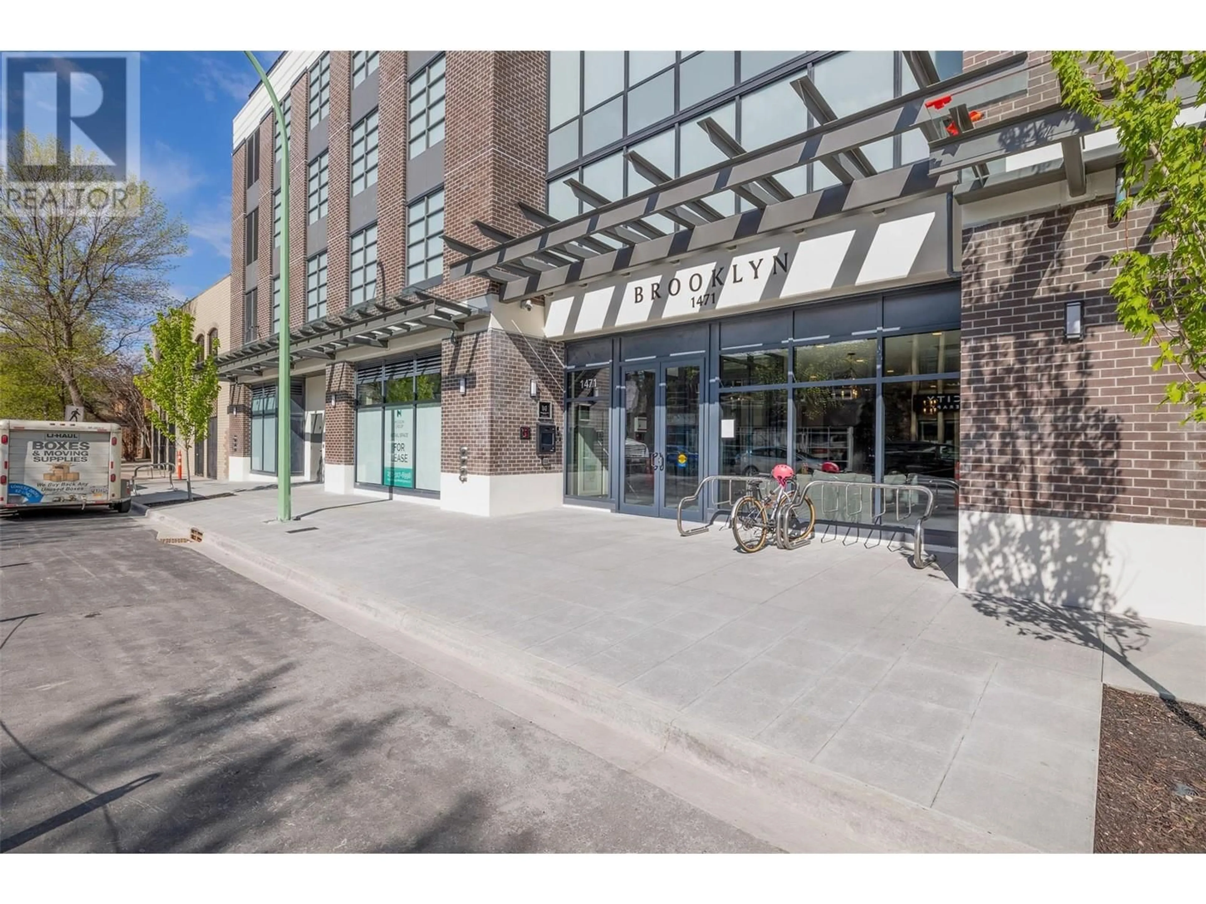 Indoor foyer for 1103 - 1471 ST PAUL STREET, Kelowna British Columbia V1Y2E4