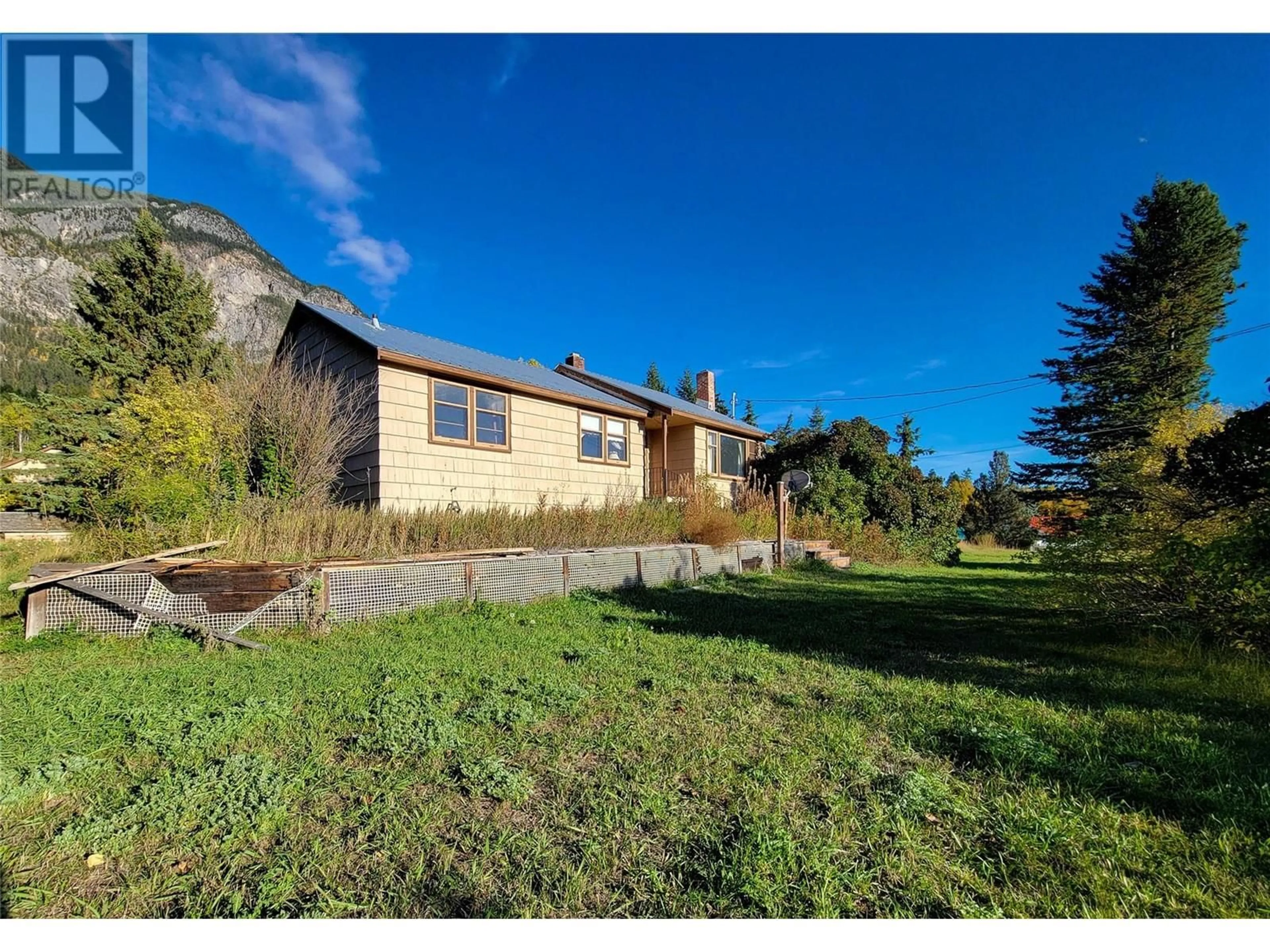 A pic from outside/outdoor area/front of a property/back of a property/a pic from drone, mountain view for 960 95 Highway, Spillimacheen British Columbia V0A1P0