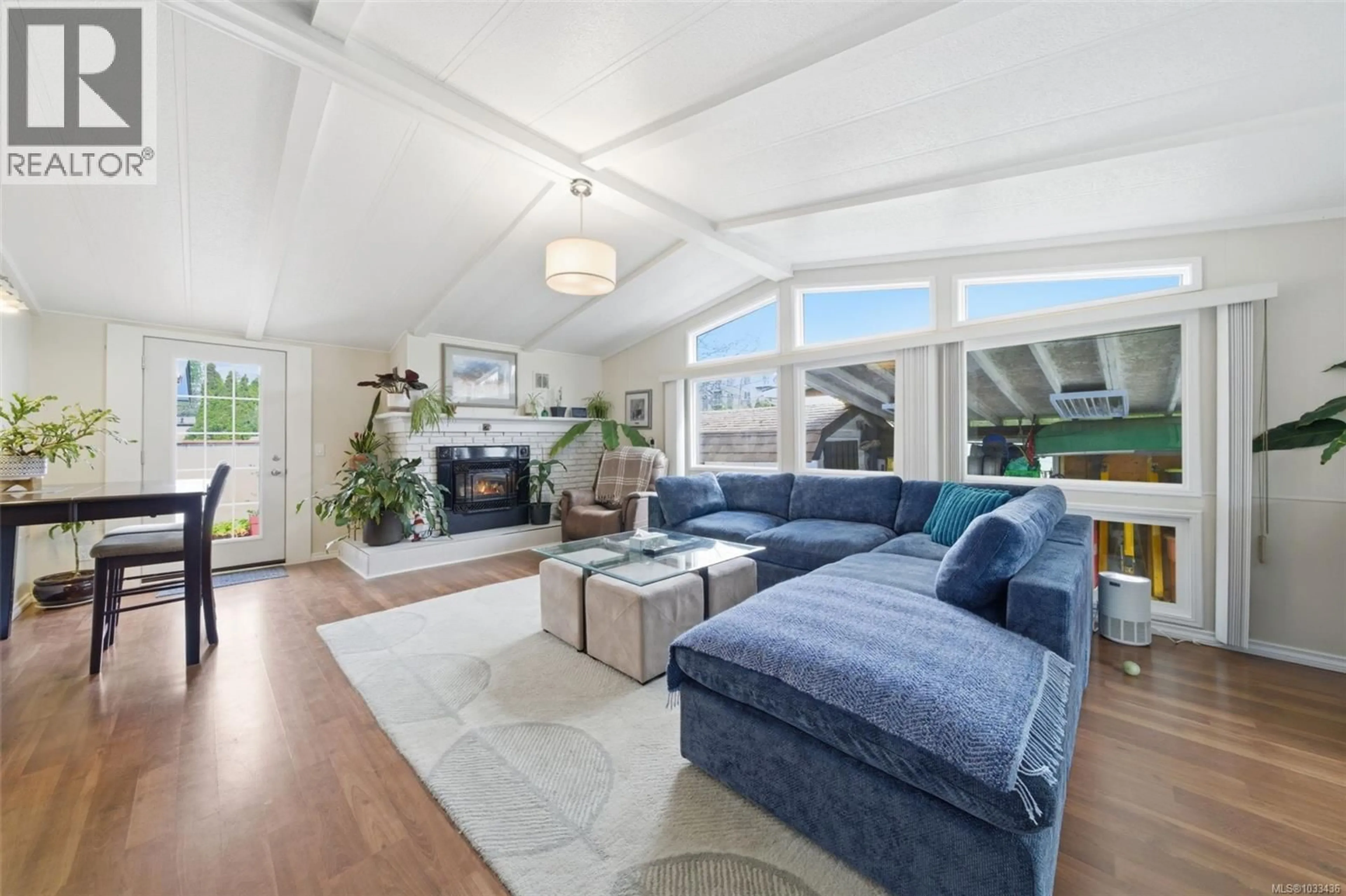 Living room with furniture, unknown for 2 - 124 COOPER ROAD, View Royal British Columbia V9A7B3