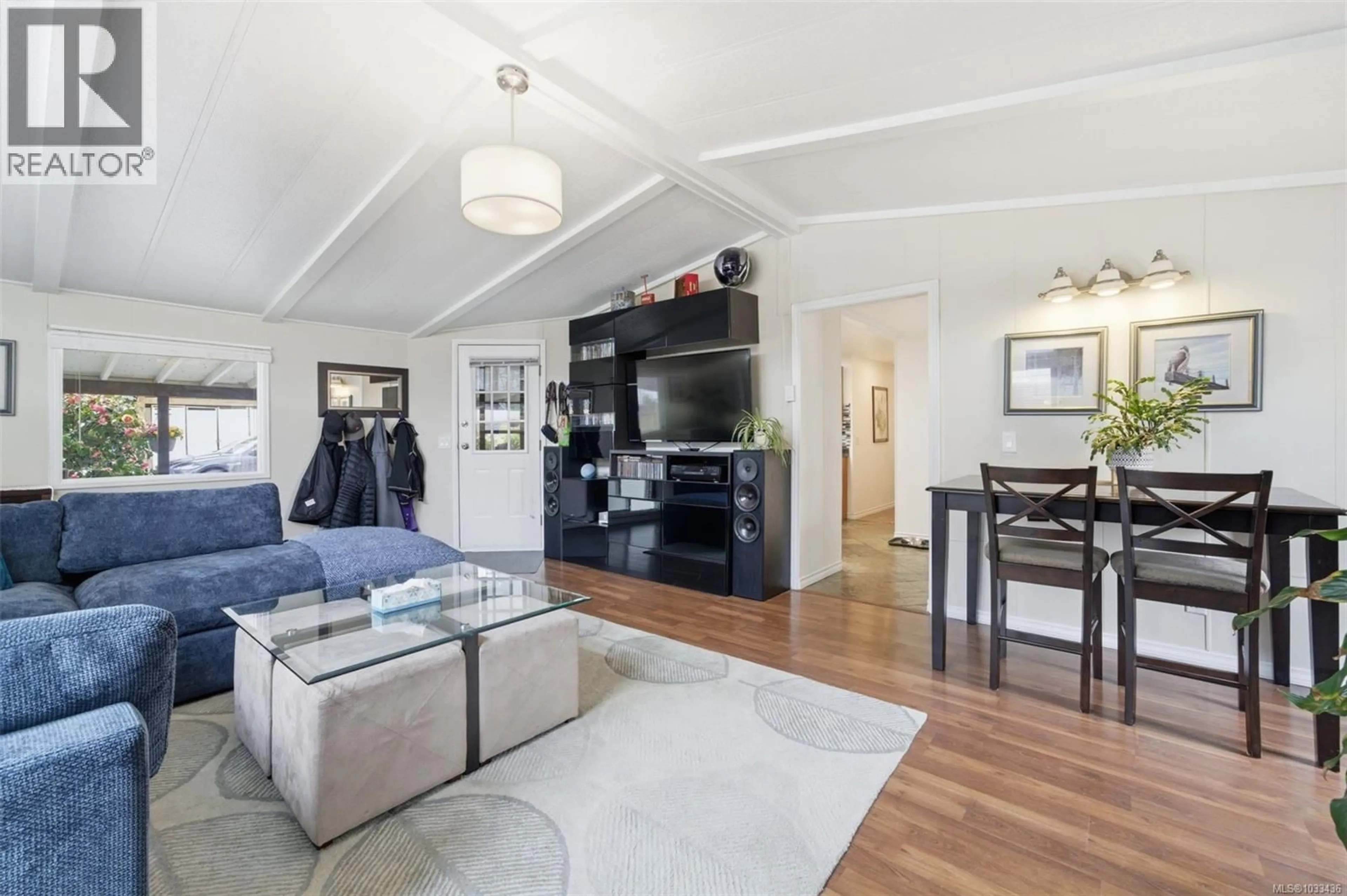 Living room with furniture, wood/laminate floor for 2 - 124 COOPER ROAD, View Royal British Columbia V9A7B3