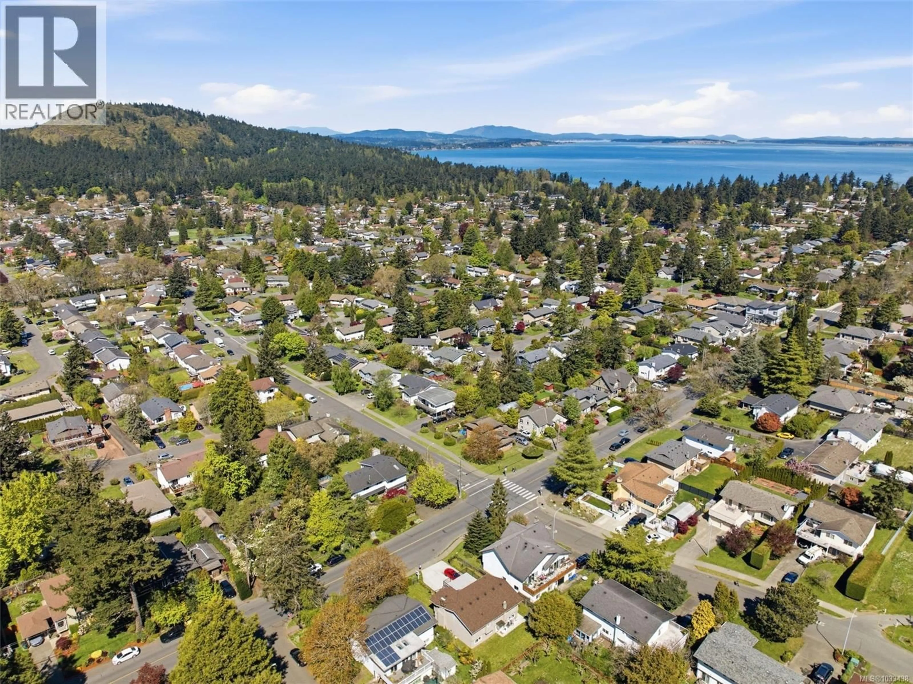 A pic from outside/outdoor area/front of a property/back of a property/a pic from drone, water/lake/river/ocean view for 4351 TORQUAY DRIVE, Saanich British Columbia V8N3L3