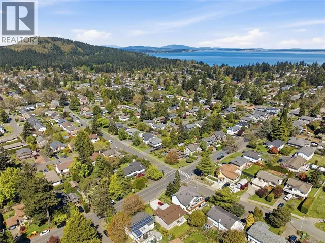 4351 TORQUAY DRIVE, Saanich 2