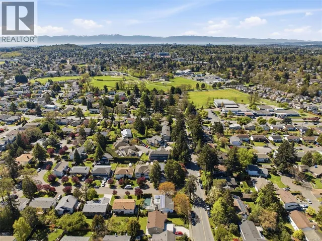 4351 TORQUAY DRIVE, Saanich 3