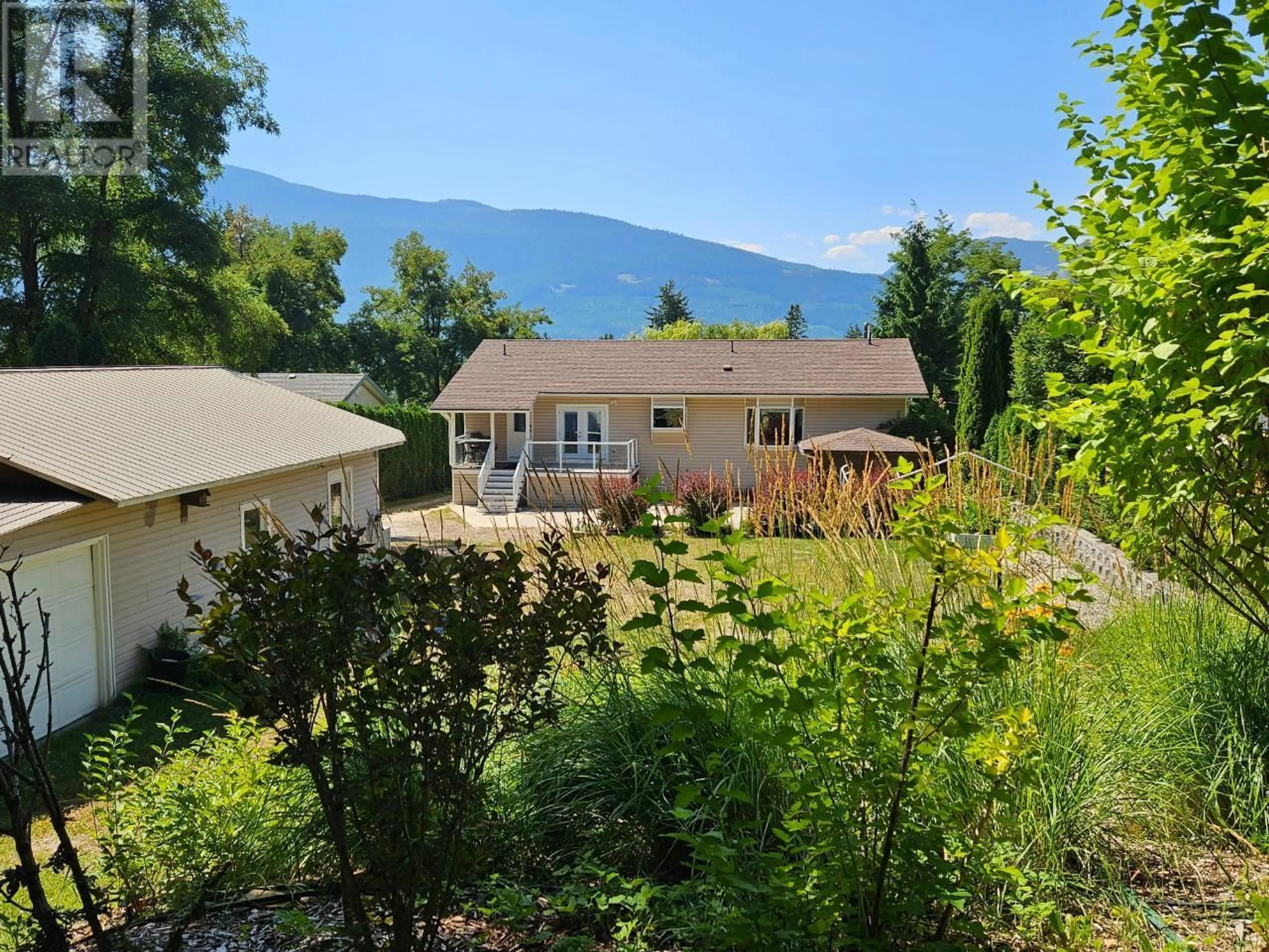 A pic from outside/outdoor area/front of a property/back of a property/a pic from drone, mountain view for 303 NELSON Avenue, Nakusp British Columbia V0G1R0