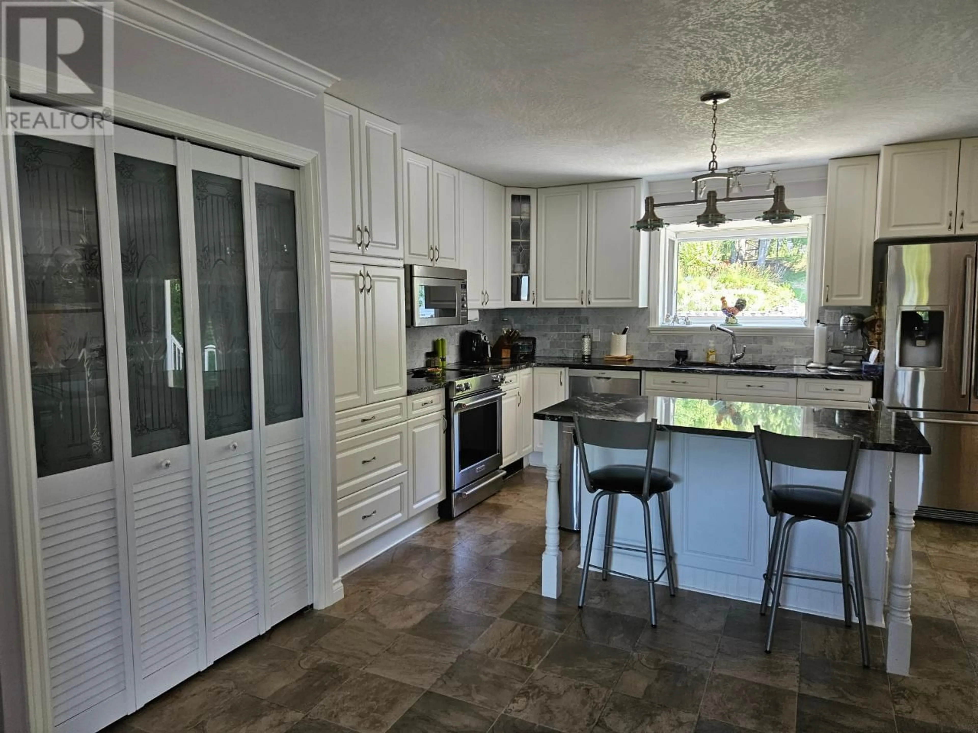 Open concept kitchen, ceramic/tile floor for 303 NELSON Avenue, Nakusp British Columbia V0G1R0