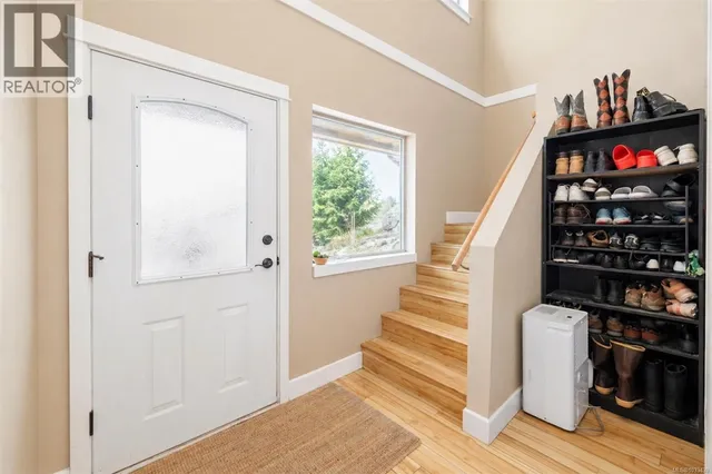 380 PACIFIC CRESCENT, Ucluelet 2