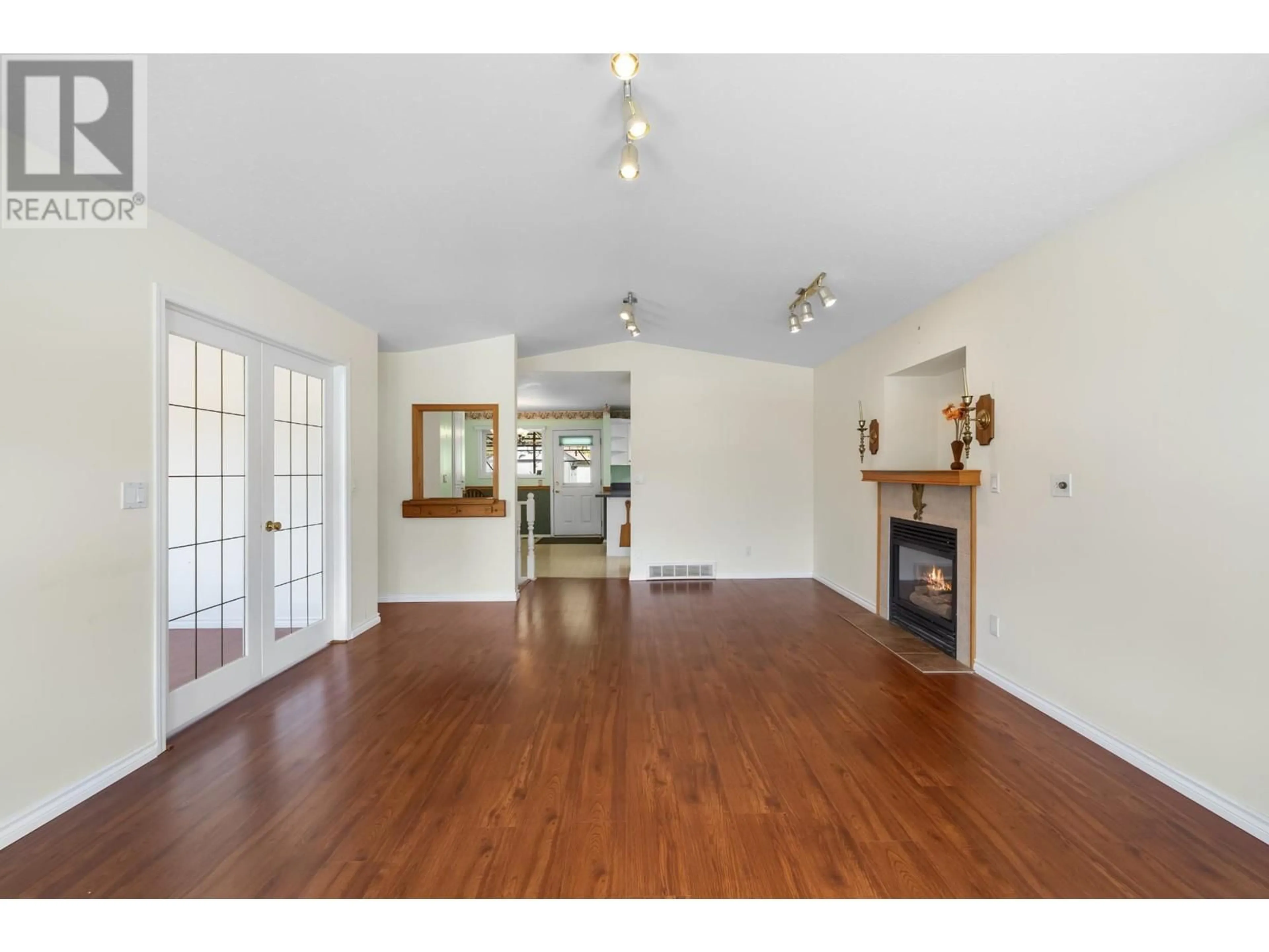 Indoor foyer for 1116 WESTRIDGE Street, Creston British Columbia V0B1G6