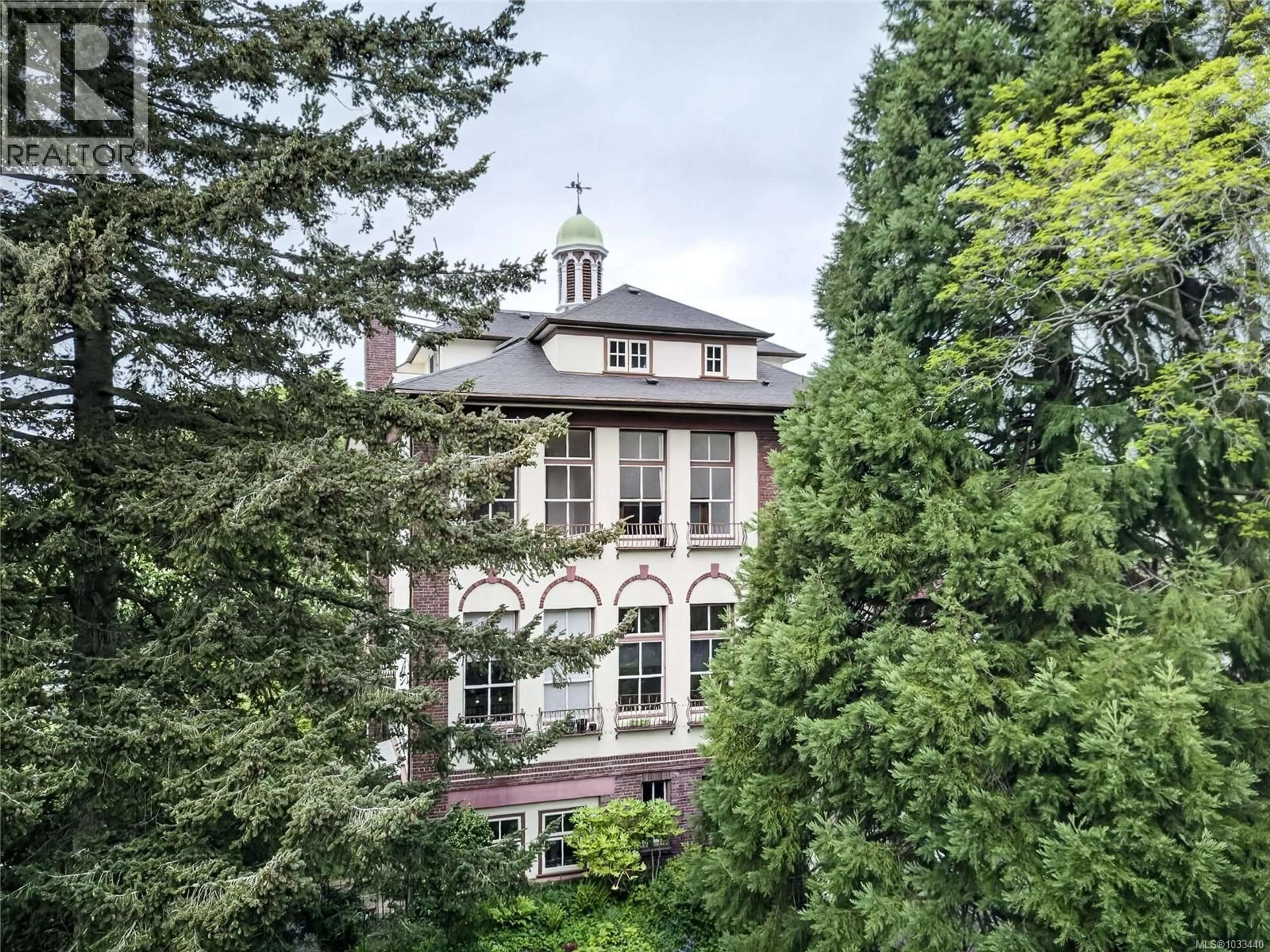 A pic from outside/outdoor area/front of a property/back of a property/a pic from drone, unknown for 306 - 120 DOUGLAS STREET, Victoria British Columbia V8V2N9