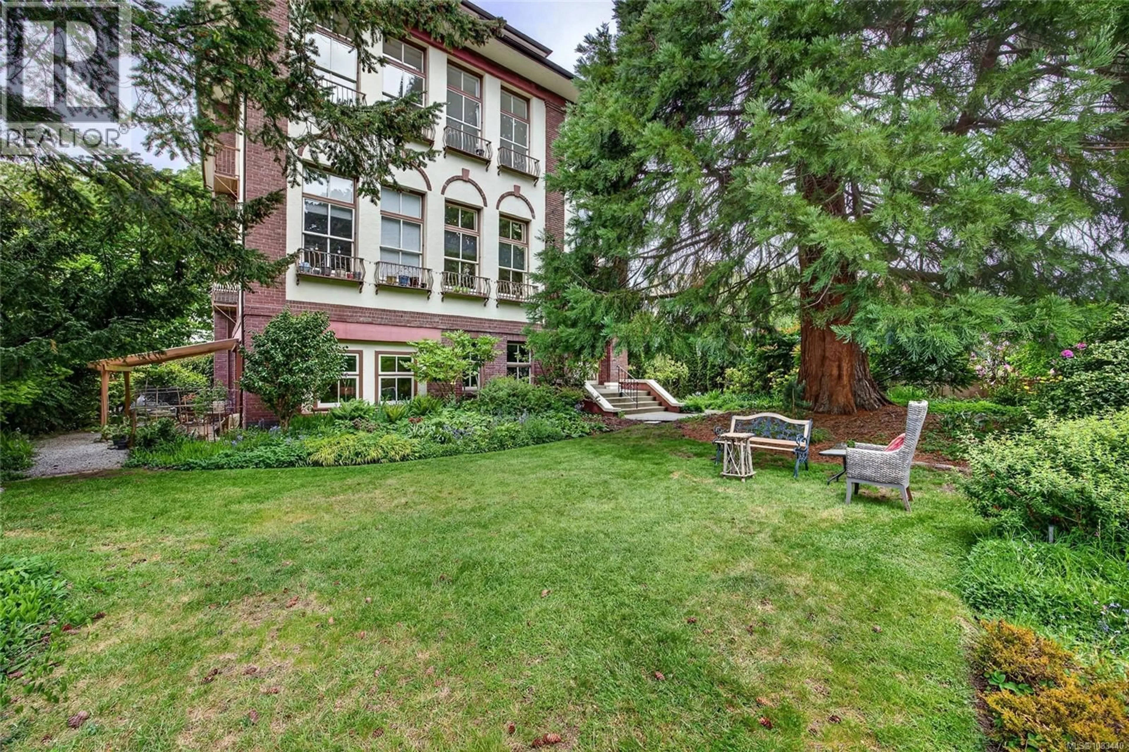 Patio, street for 306 - 120 DOUGLAS STREET, Victoria British Columbia V8V2N9