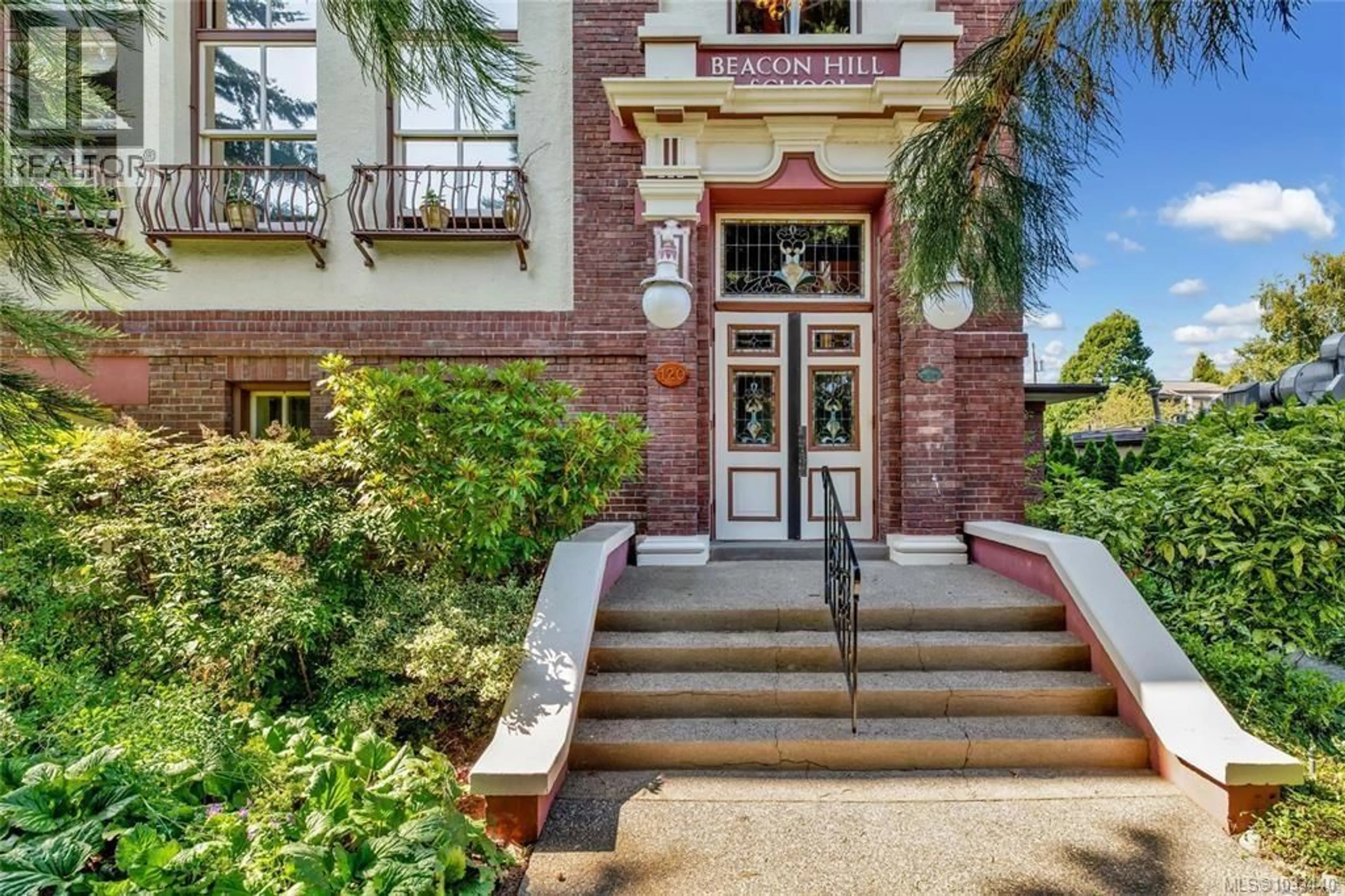 Unknown for 306 - 120 DOUGLAS STREET, Victoria British Columbia V8V2N9