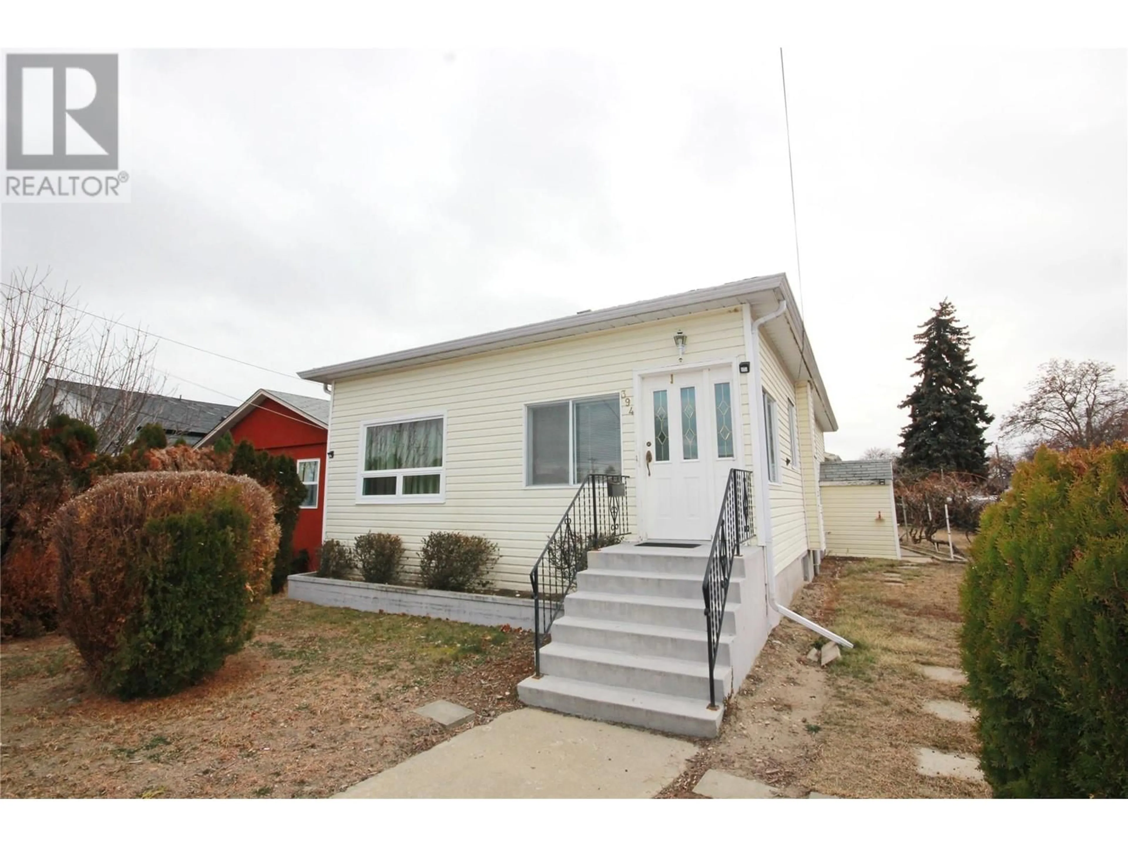 Home with vinyl exterior material, street for 394 WADE Avenue W, Penticton British Columbia V2A1V1