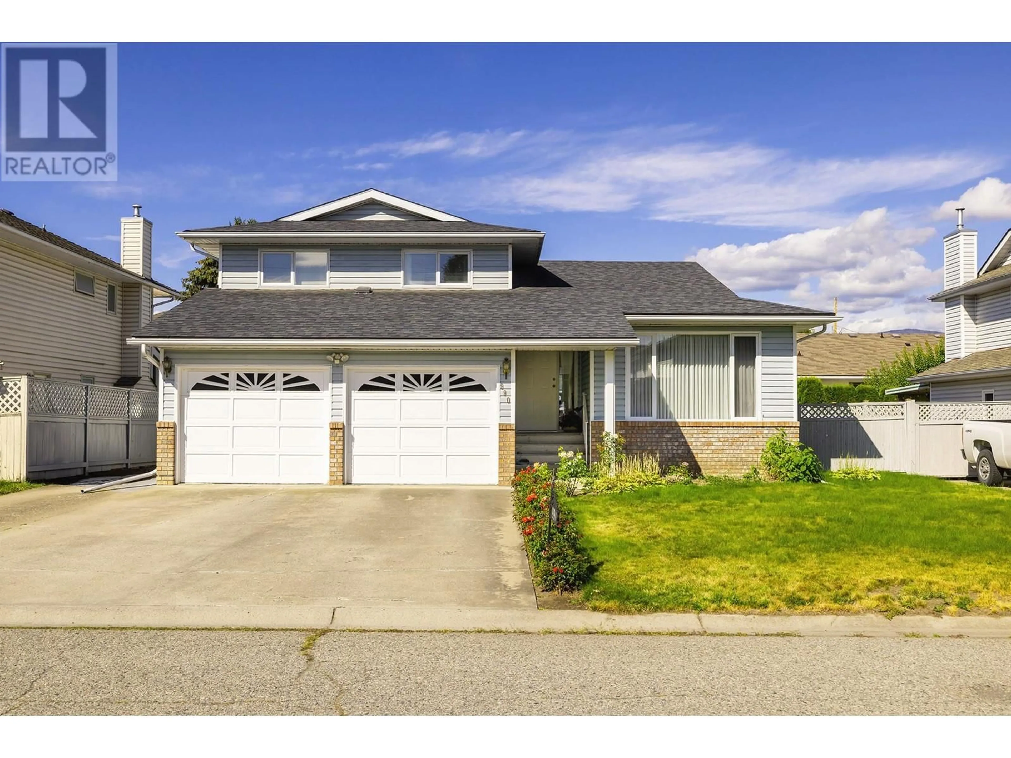 Home with vinyl exterior material, street for 990 WINTERGREEN CRESCENT, Kelowna British Columbia V1W3V7
