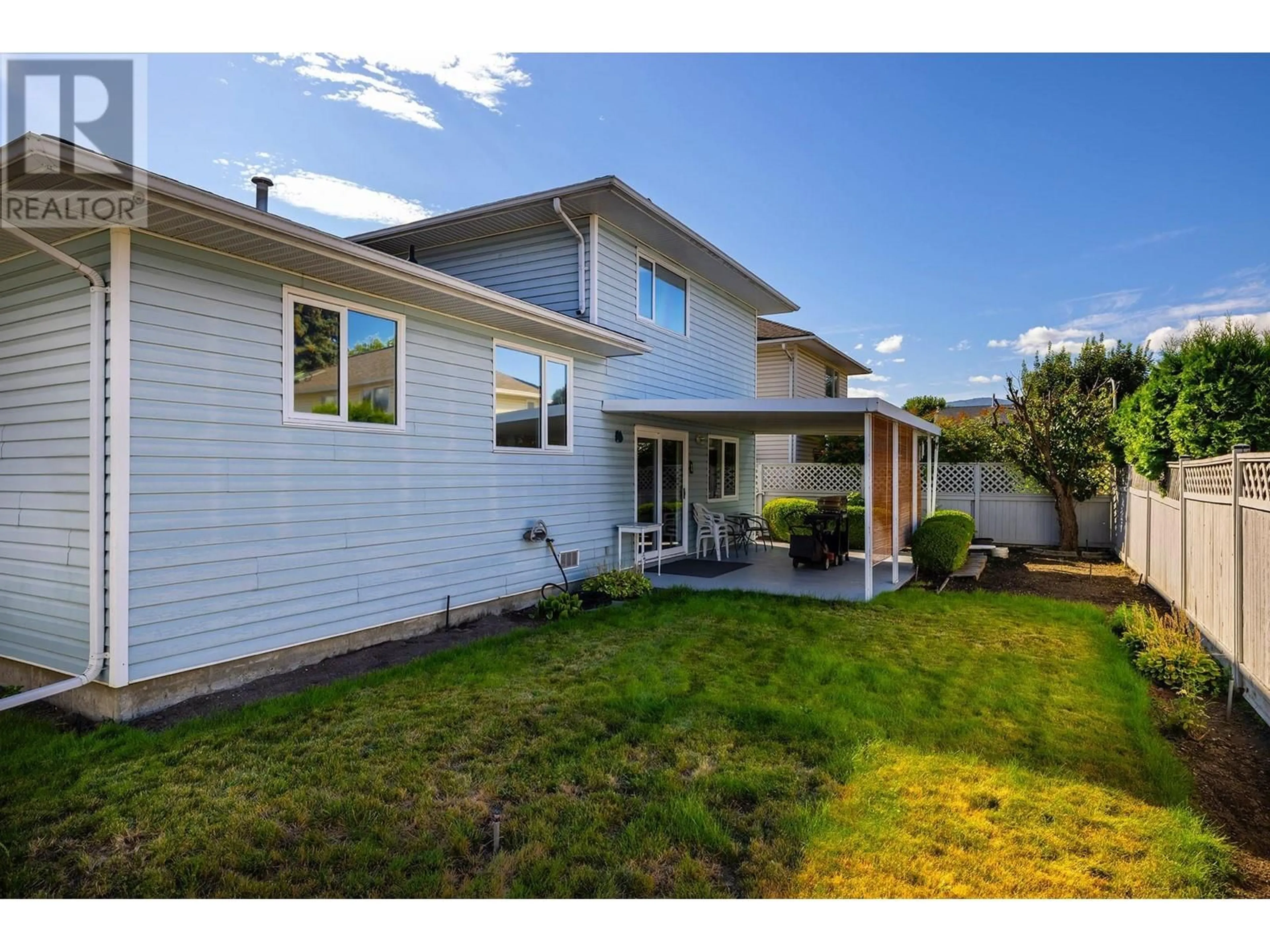 Home with vinyl exterior material, street for 990 WINTERGREEN CRESCENT, Kelowna British Columbia V1W3V7