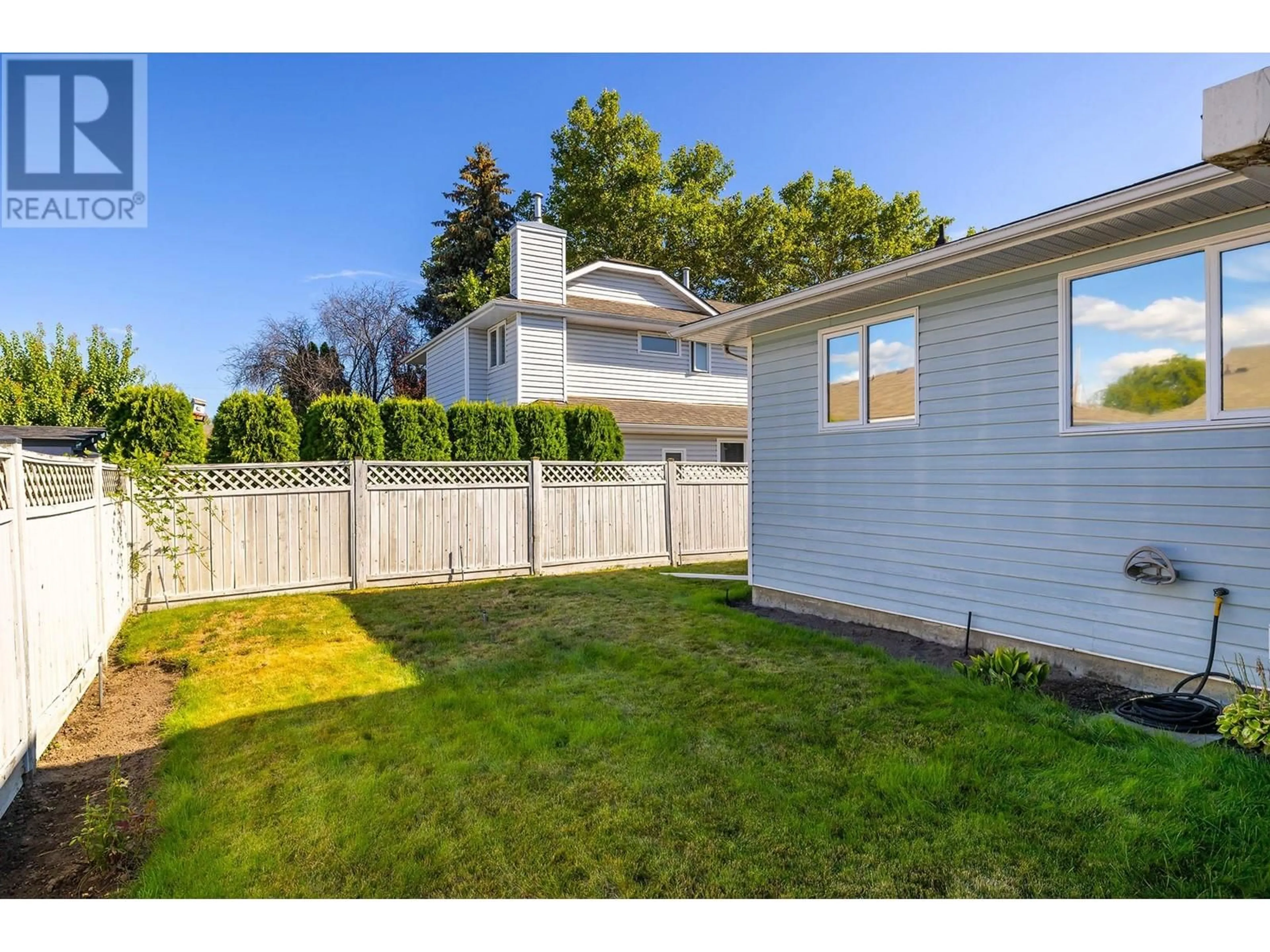 Unknown for 990 WINTERGREEN CRESCENT, Kelowna British Columbia V1W3V7