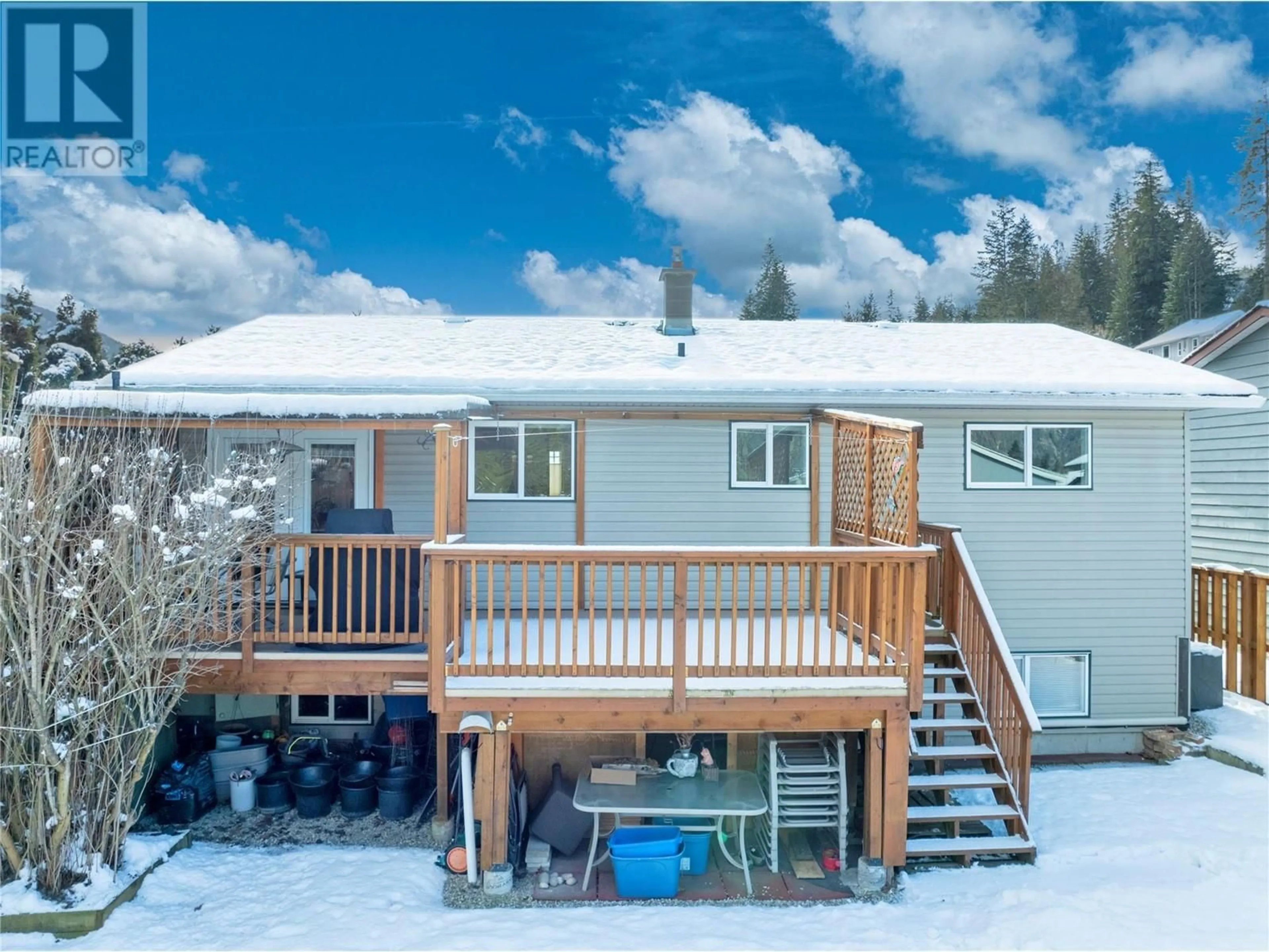 A pic from outside/outdoor area/front of a property/back of a property/a pic from drone, unknown for 4651 71 AVENUE NORTHEAST, Salmon Arm British Columbia V0E1K0