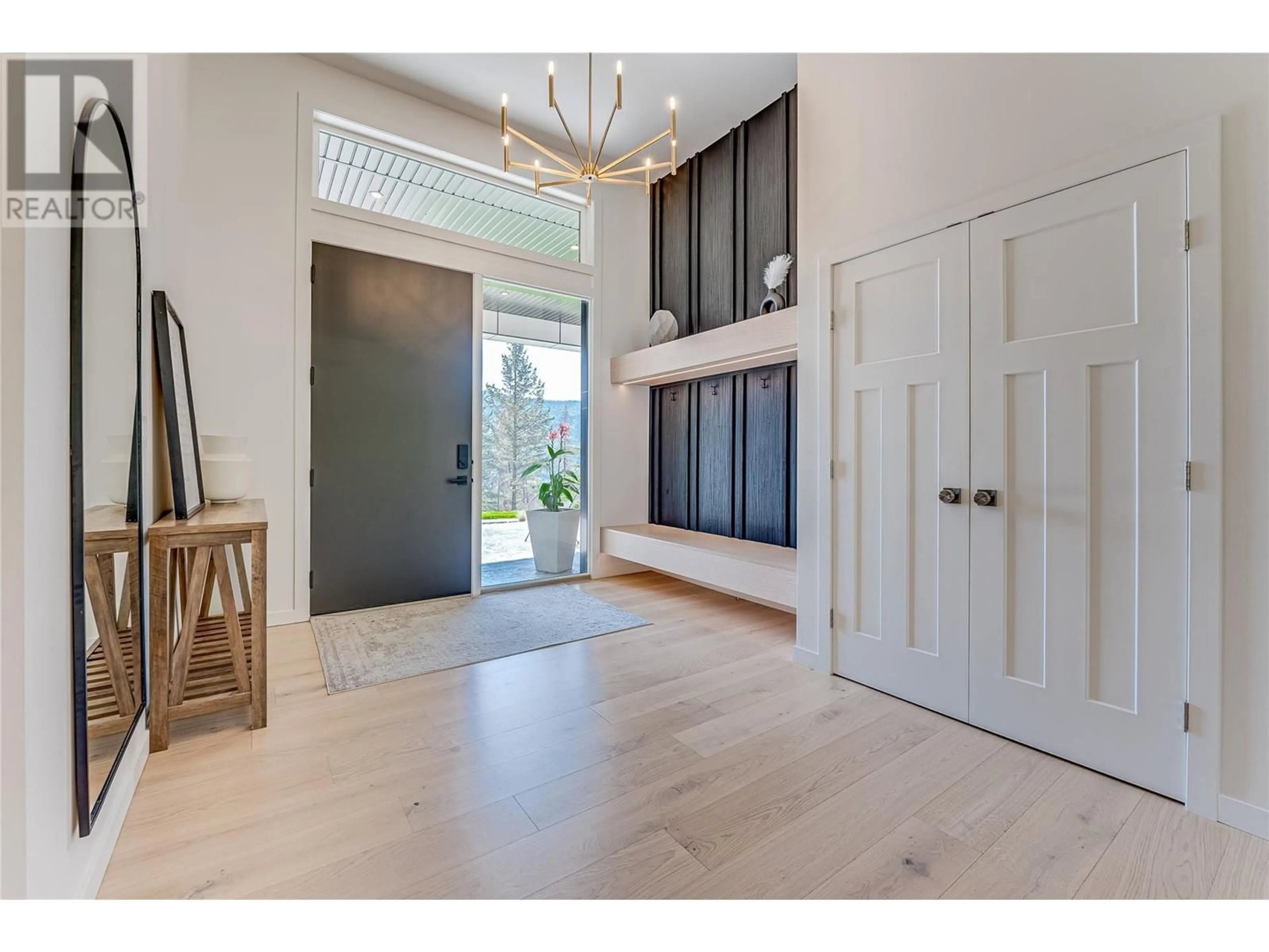 Indoor entryway for 7859 Boulter Road, Vernon British Columbia V1B3N2