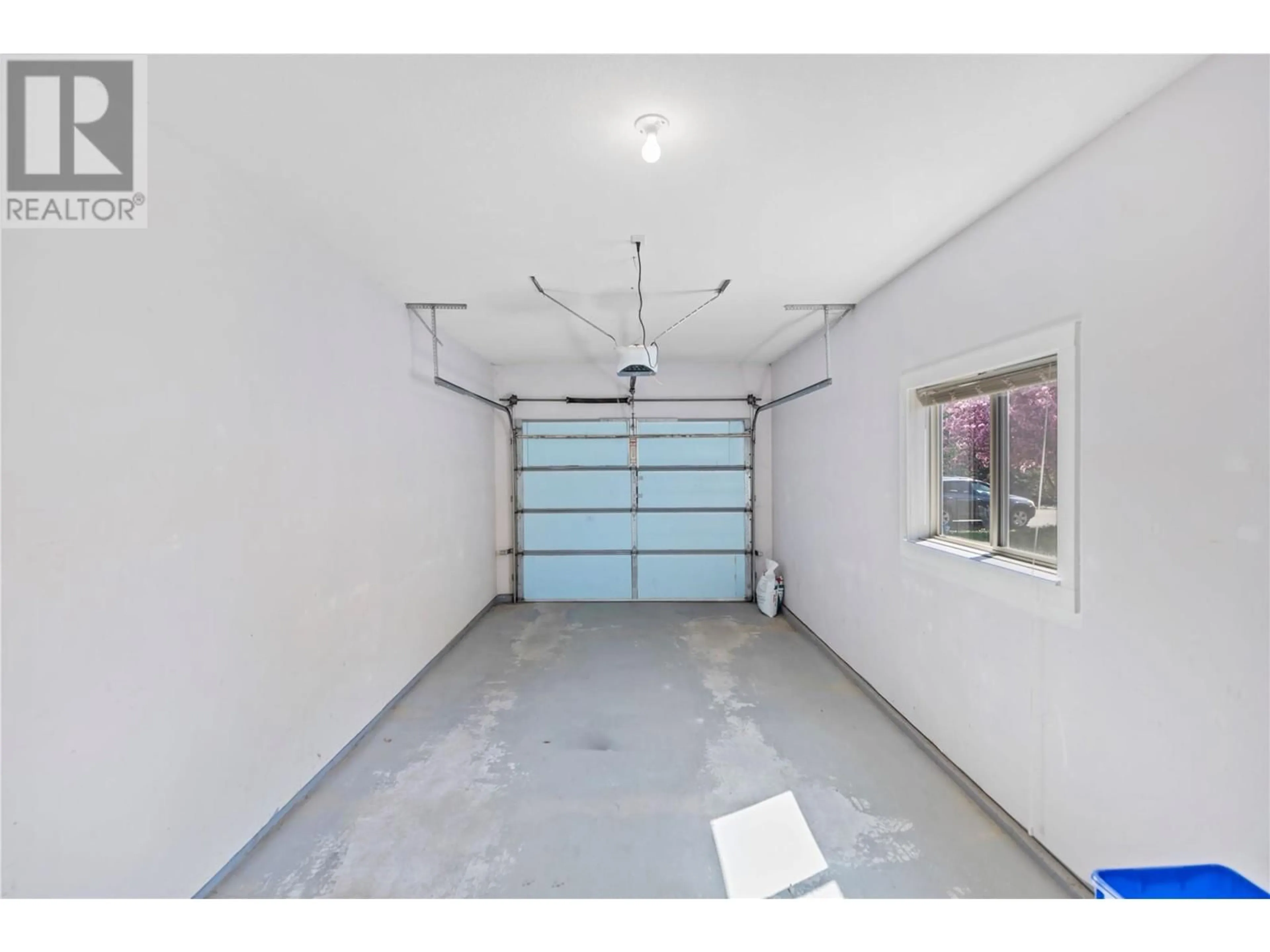 Indoor garage for 367 ORIOLE WAY, Barriere British Columbia V0E1E0