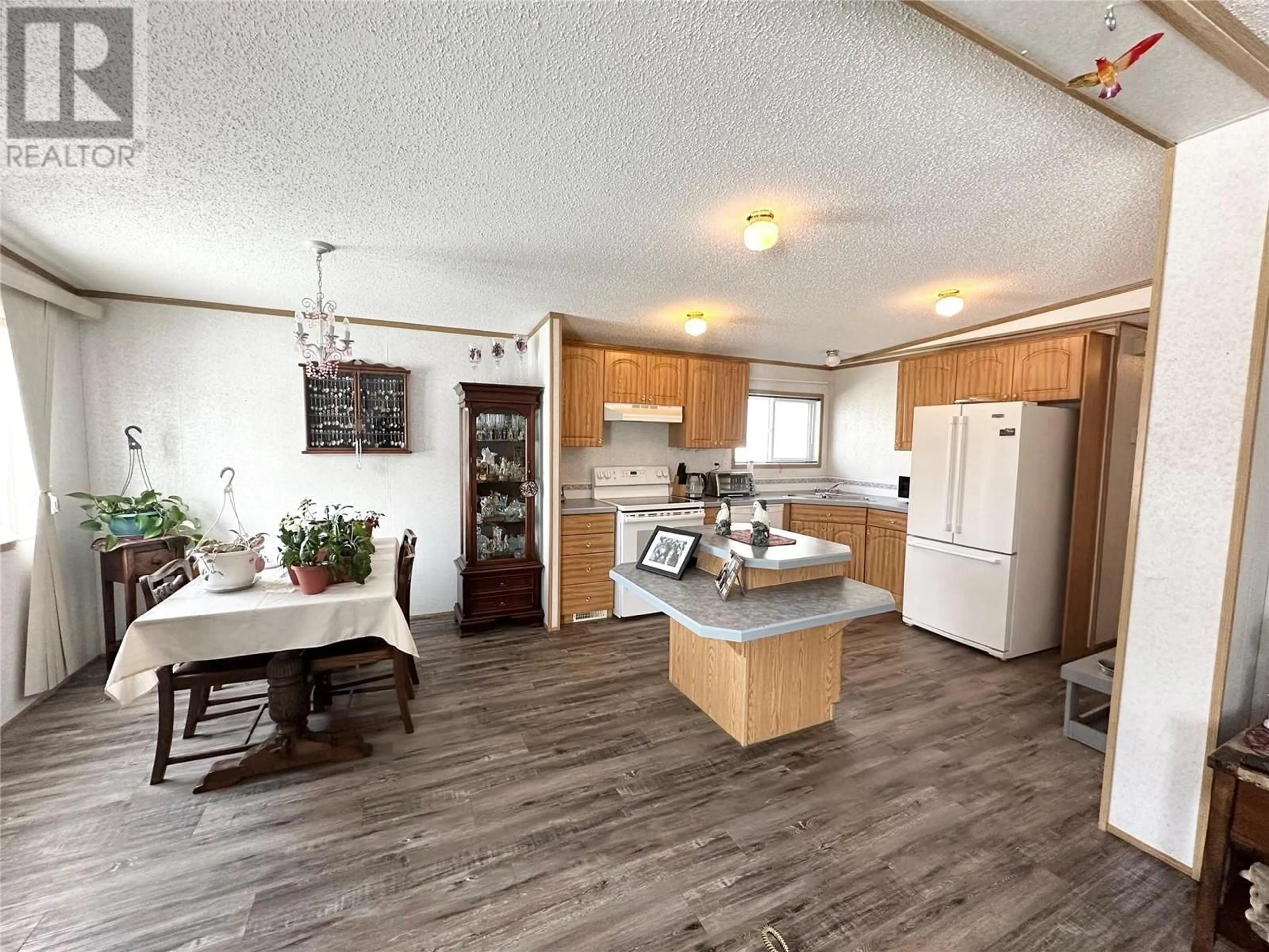 Open concept kitchen, wood/laminate floor for 2776 Clapperton Avenue Unit# 61, Merritt British Columbia V1K1G5