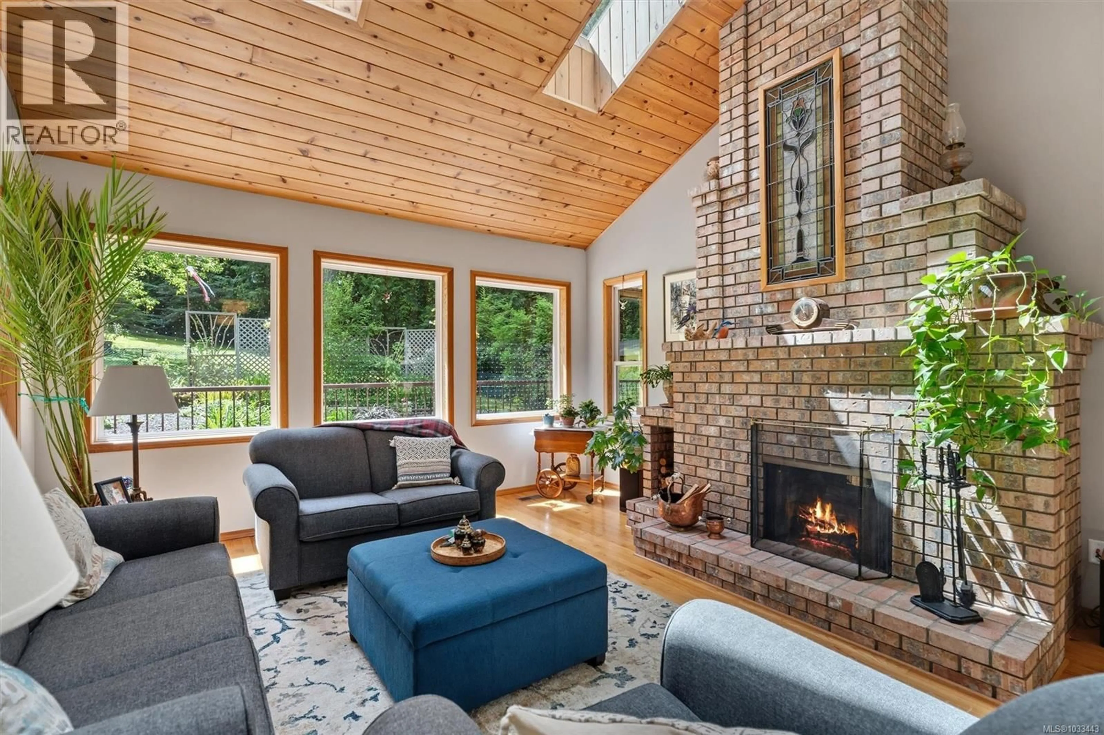 Living room with furniture, unknown for 5729 EAST SOOKE ROAD, Sooke British Columbia V9Z0Z6